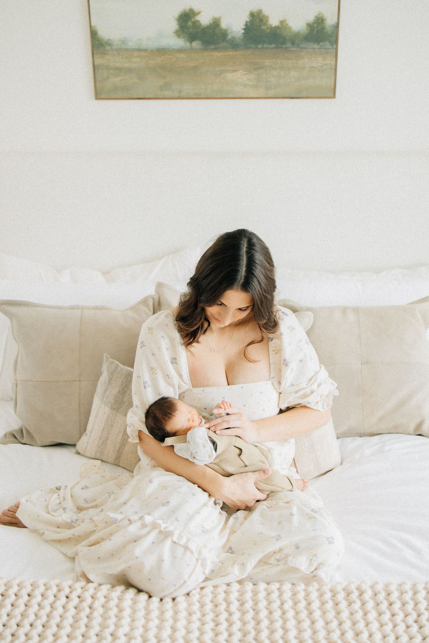 From first snuggles to tiny milestones, these in-home newborn sessions capture the love, warmth, and connection of early motherhood.