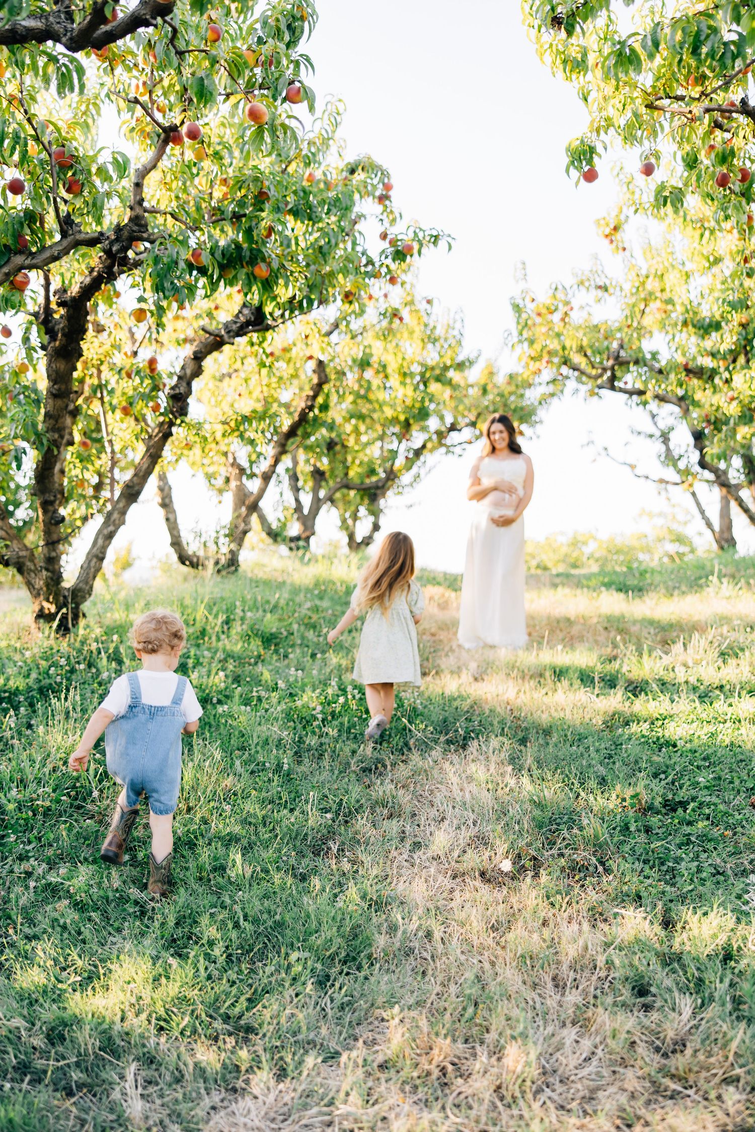 Celebrating the beauty of every stage, this motherhood session captures love, connection, and the tender moments that define this season.