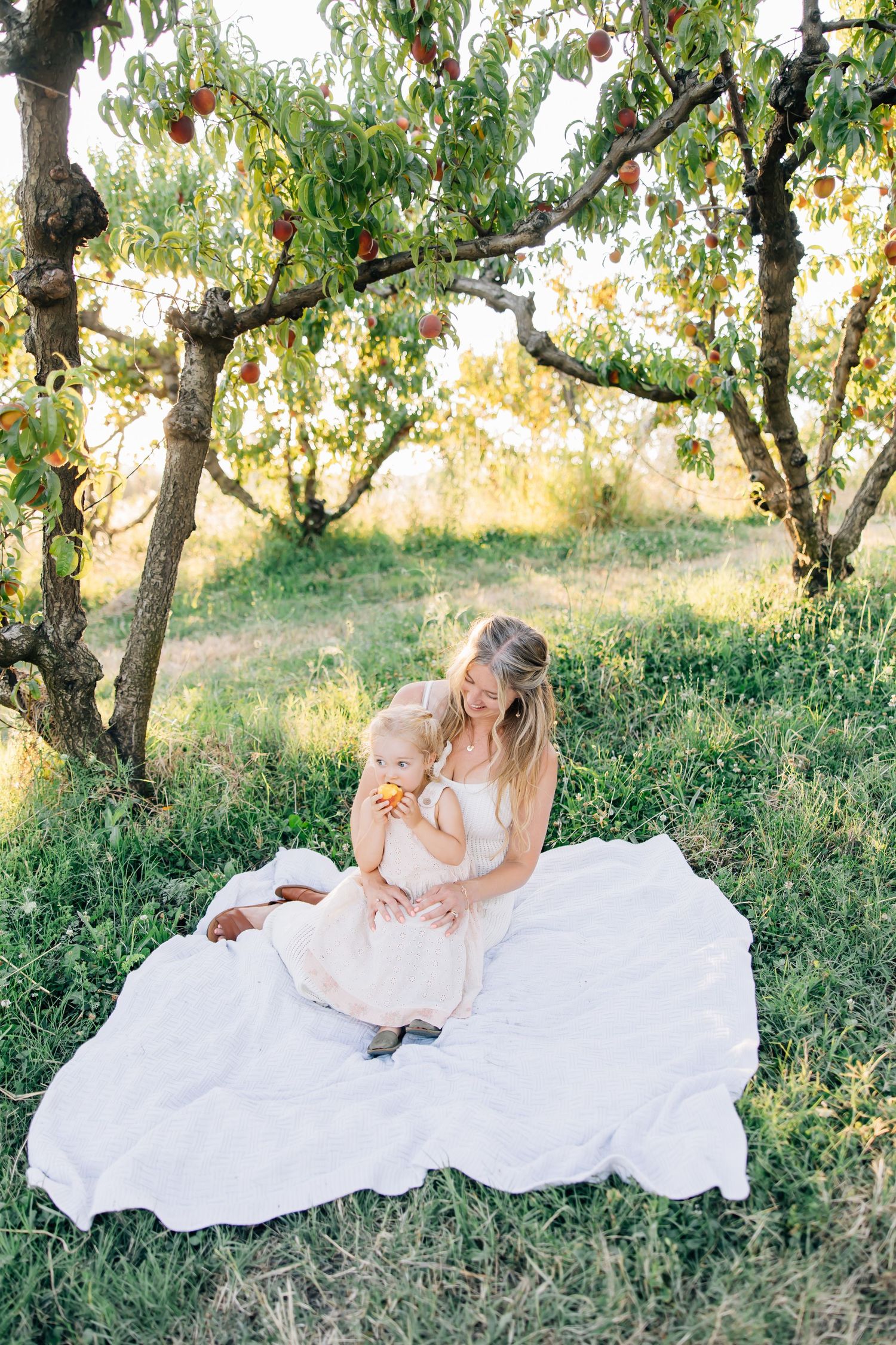 Celebrating the beauty of every stage, this motherhood session captures love, connection, and the tender moments that define this season.