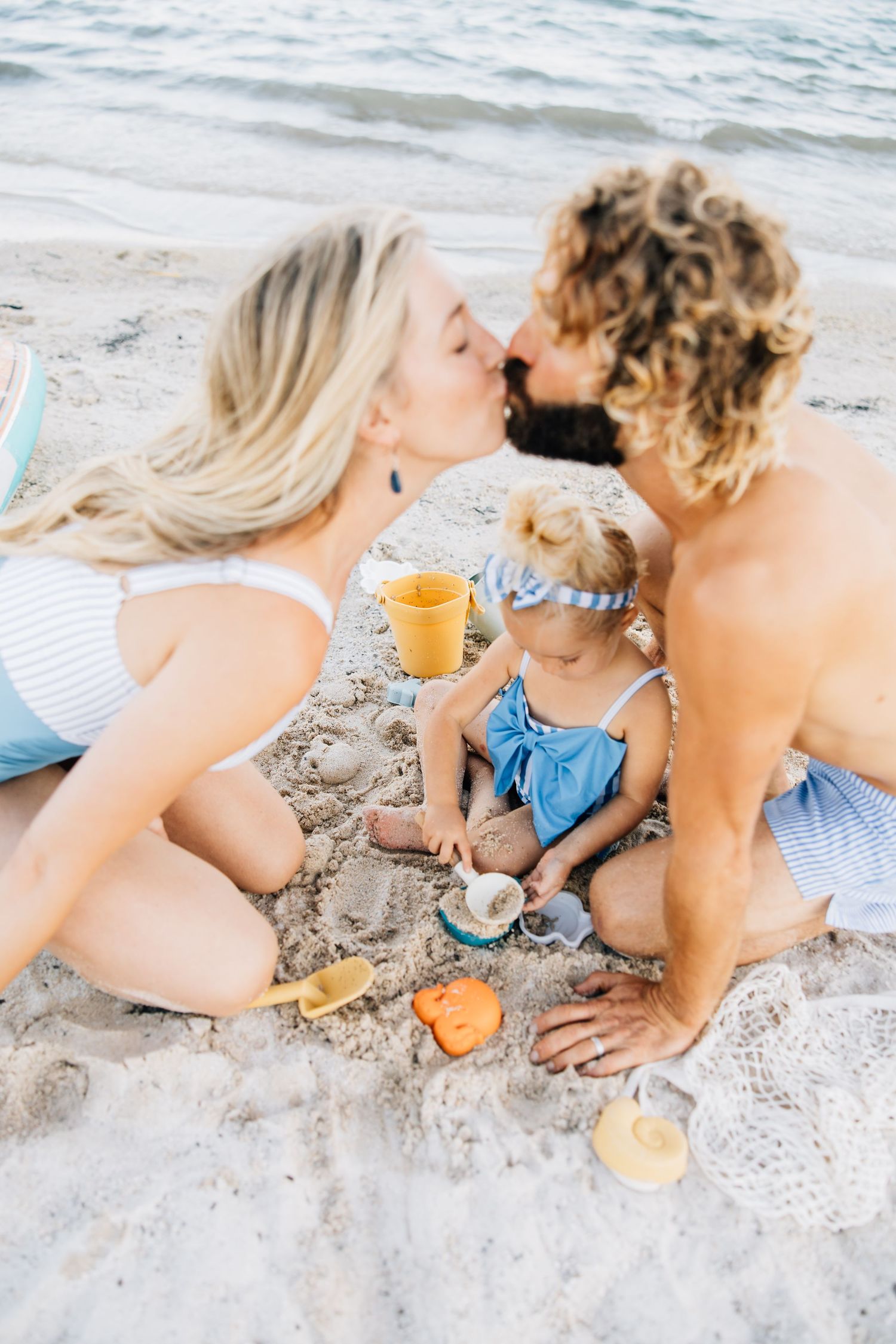 Amid blooming lavender fields, this session captures family love, connection, and joy in a soft, timeless, and magical setting.