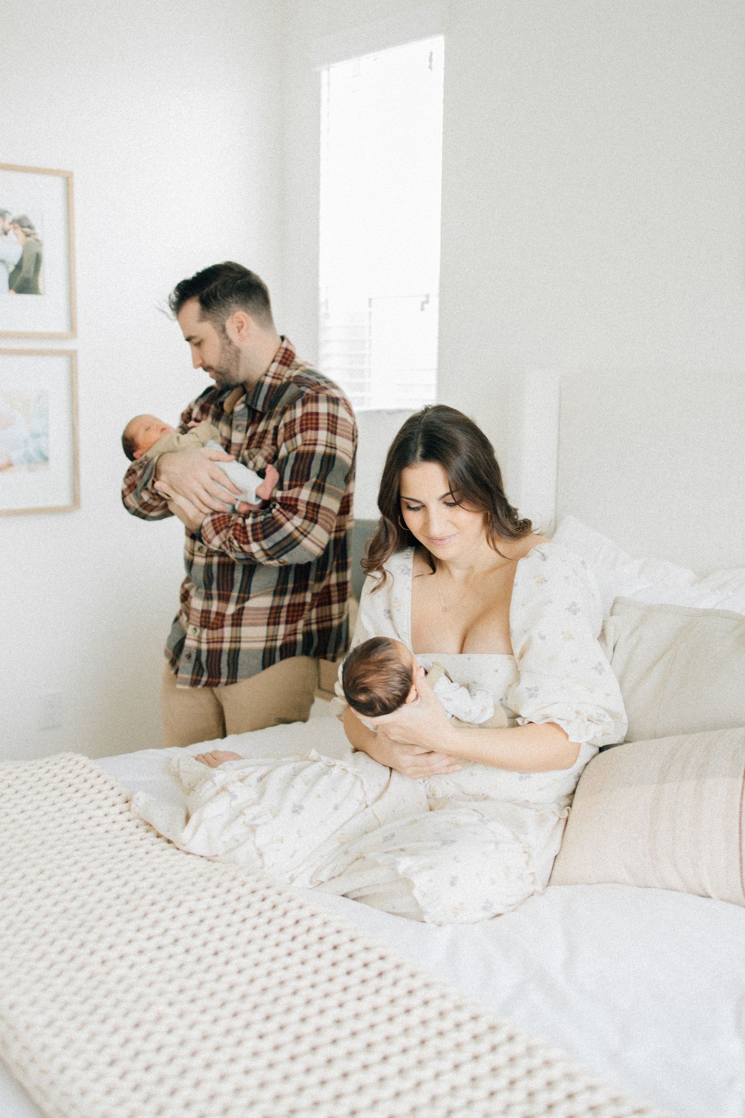 From first snuggles to tiny milestones, these in-home newborn sessions capture the love, warmth, and connection of early motherhood.