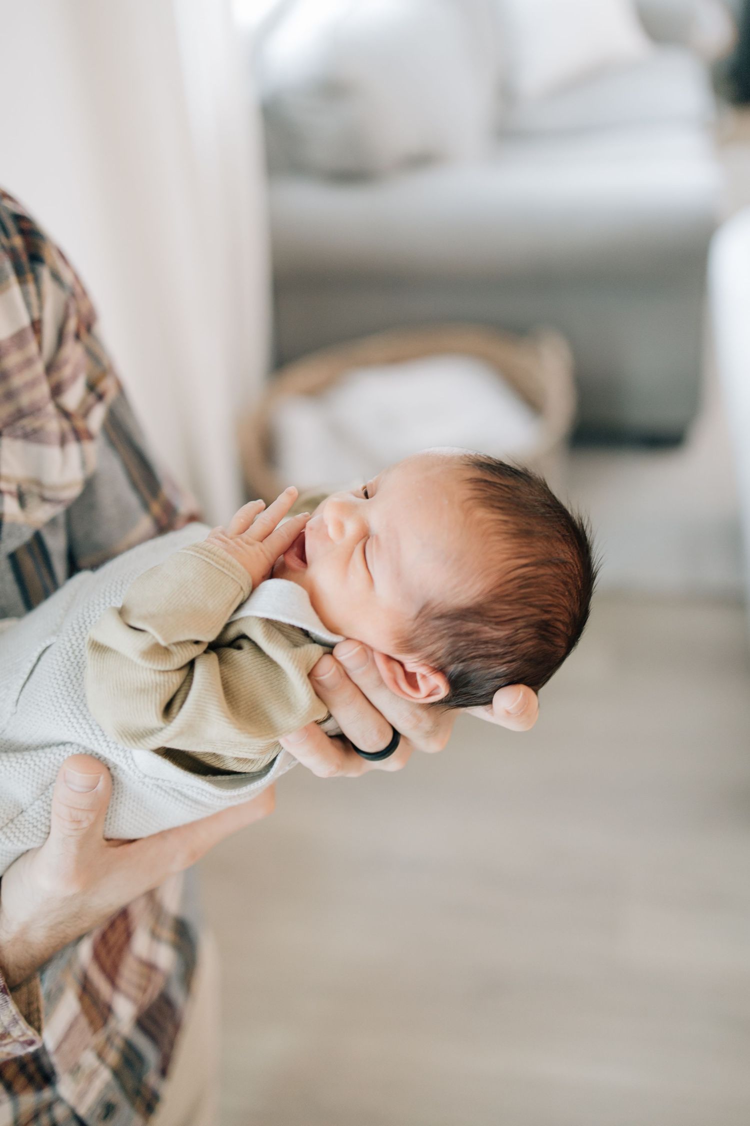 From first snuggles to tiny milestones, these in-home newborn sessions capture the love, warmth, and connection of early motherhood.
