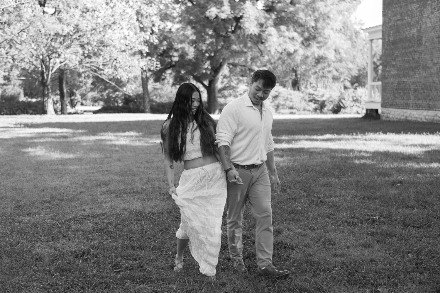 Romantic boho couple photoshoot with a timeless vibe at Historic Locust Grove