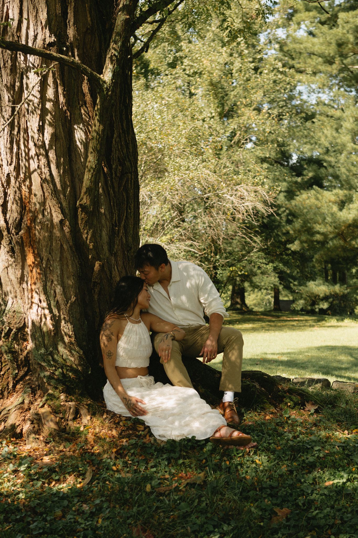 Romantic boho couple photoshoot with a timeless vibe at Historic Locust Grove