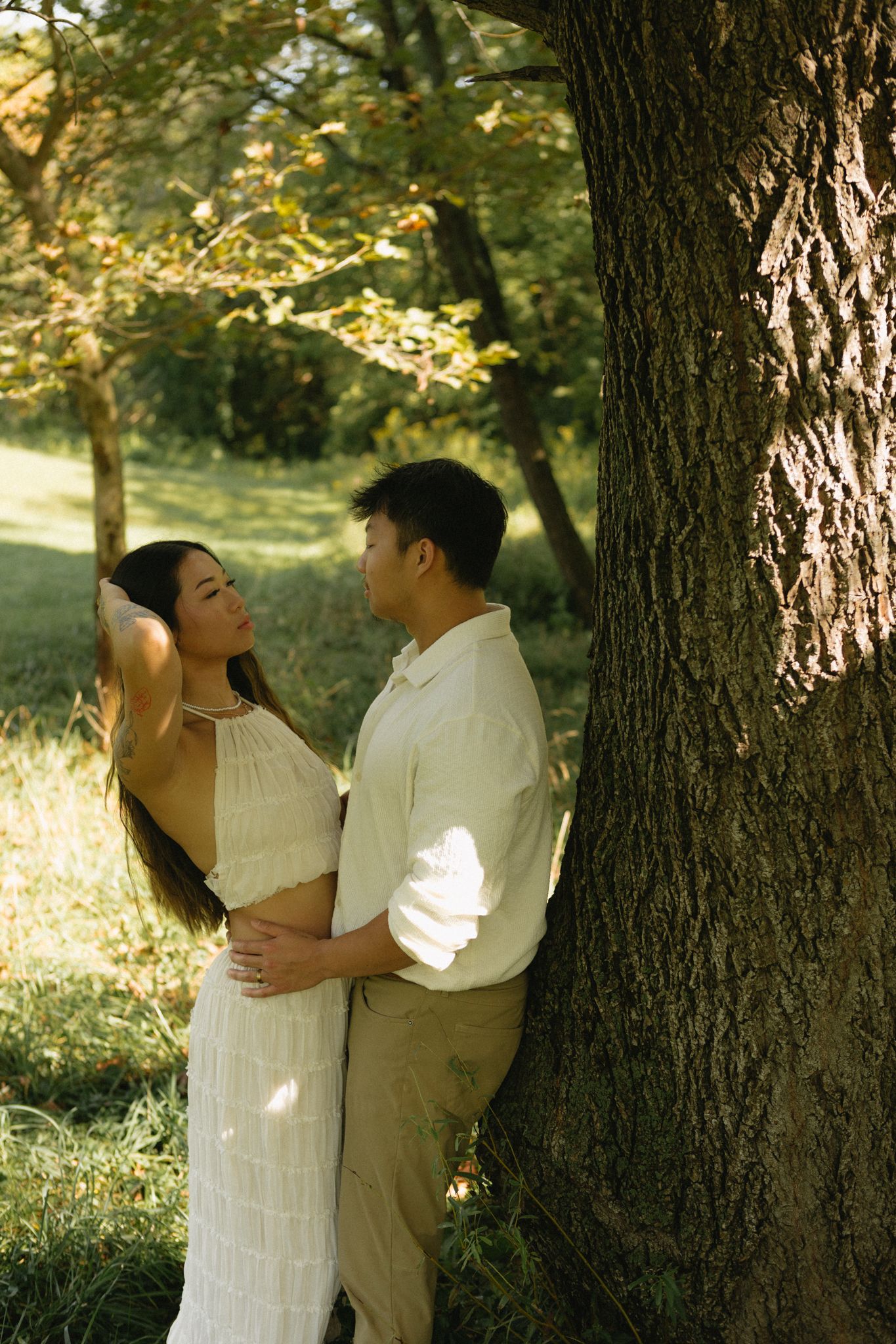 Romantic boho couple photoshoot with a timeless vibe at Historic Locust Grove