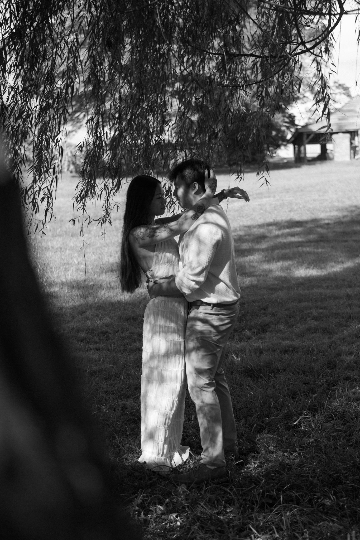 Romantic boho couple photoshoot with a timeless vibe at Historic Locust Grove