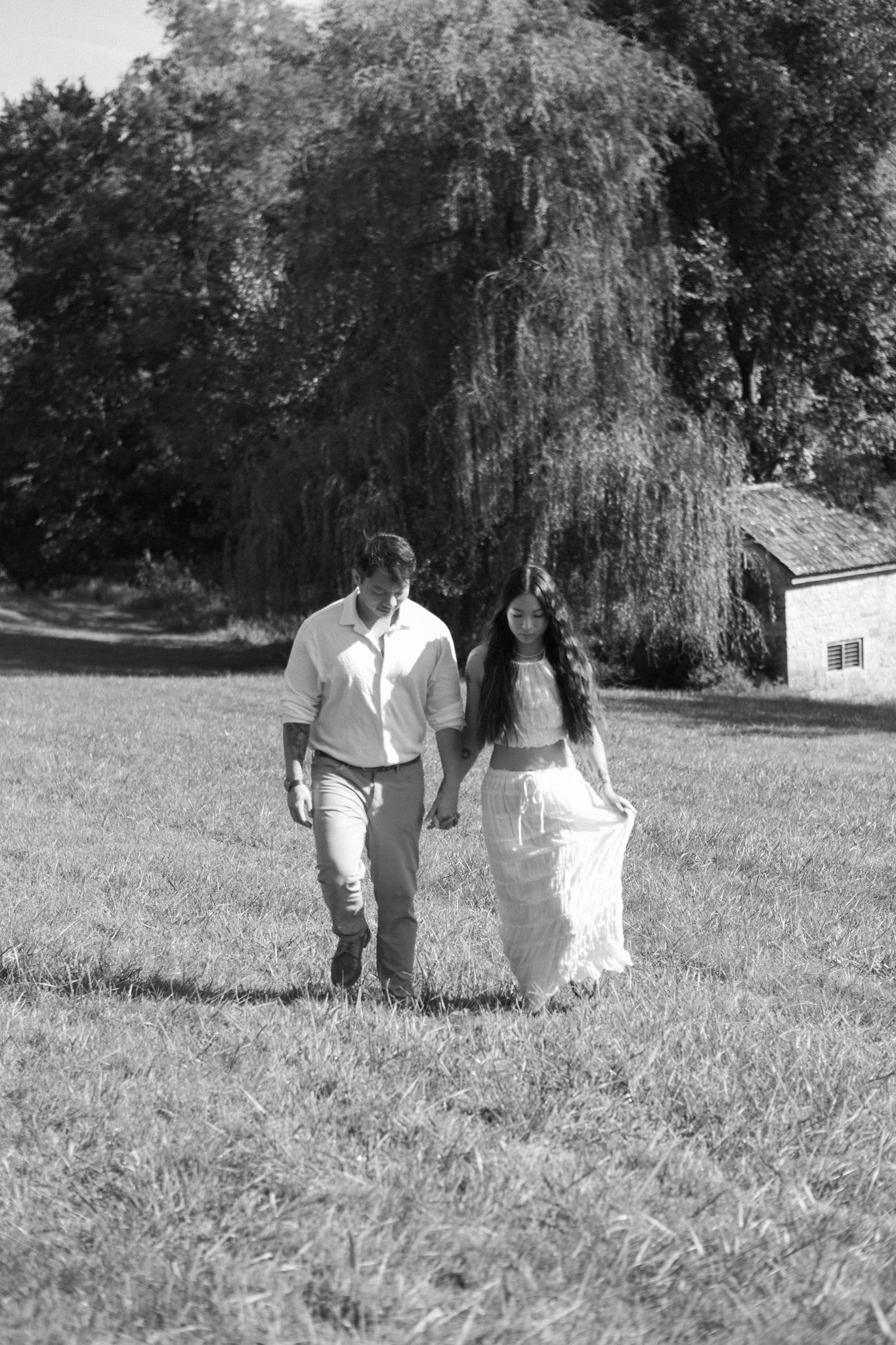 Romantic boho couple photoshoot with a timeless vibe at Historic Locust Grove