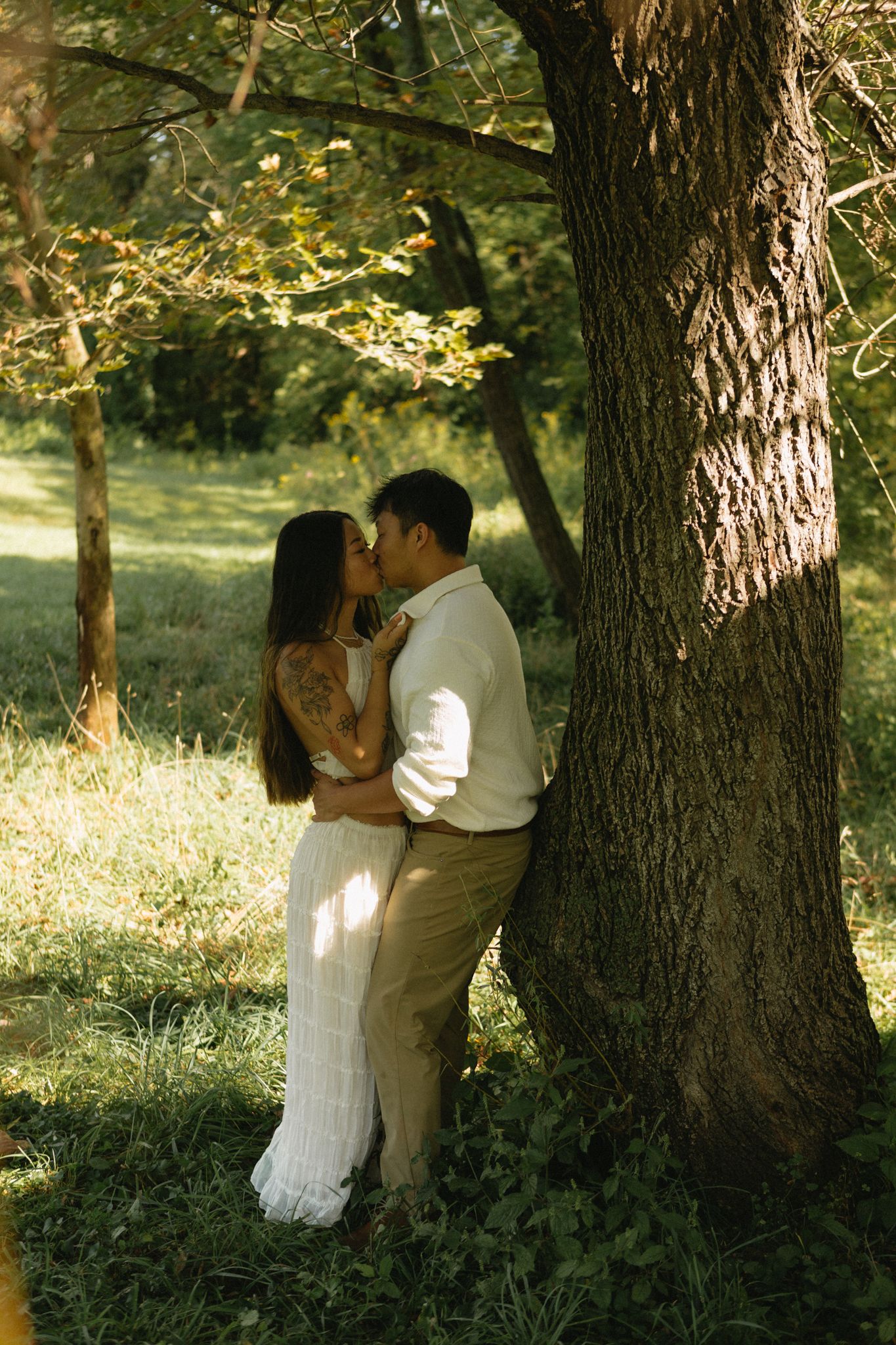 Romantic boho couple photoshoot with a timeless vibe at Historic Locust Grove
