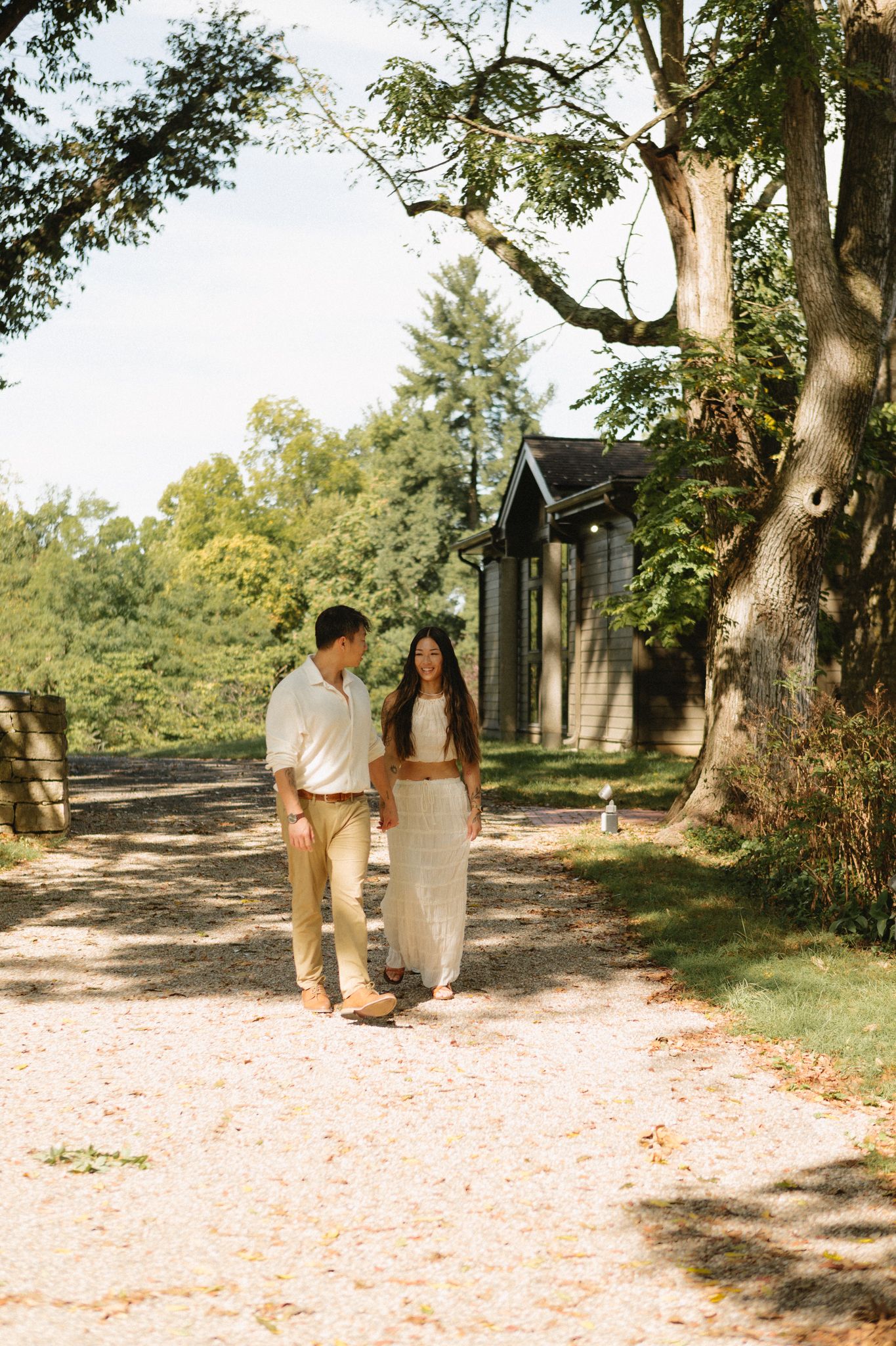 Romantic boho couple photoshoot with a timeless vibe at Historic Locust Grove