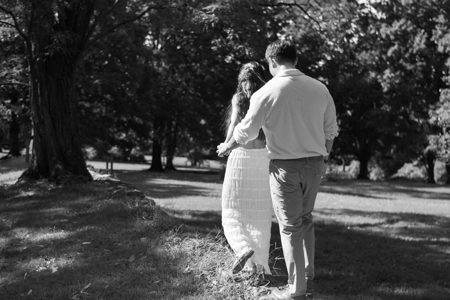 Romantic boho couple photoshoot with a timeless vibe at Historic Locust Grove