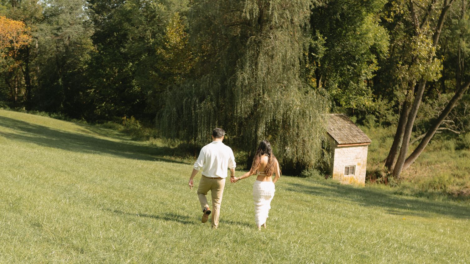 Romantic boho couple photoshoot with a timeless vibe at Historic Locust Grove