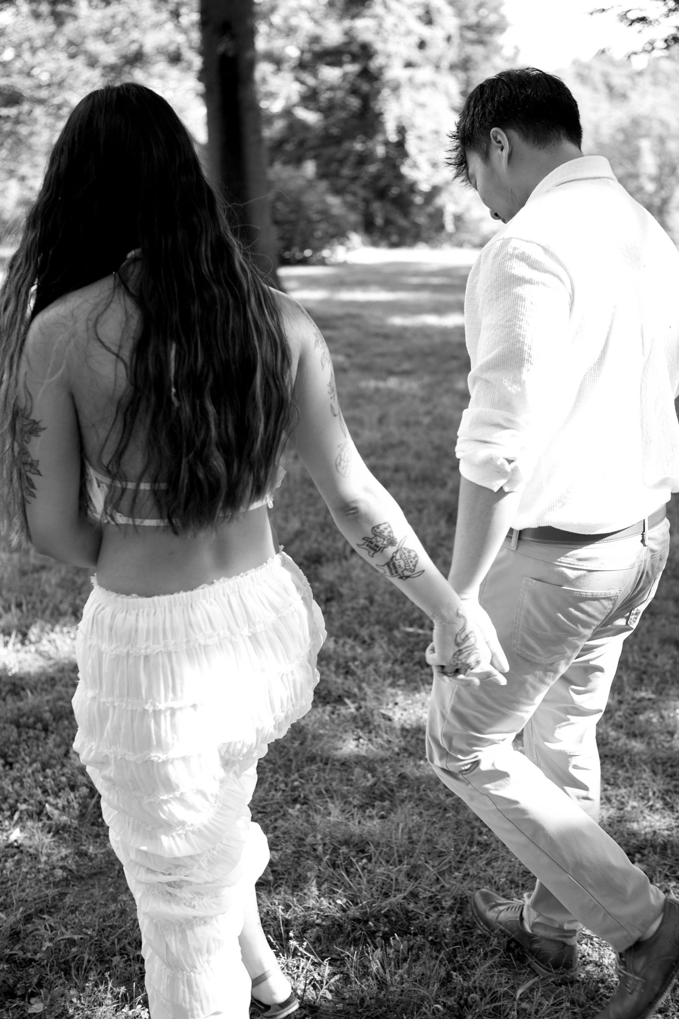 Romantic boho couple photoshoot with a timeless vibe at Historic Locust Grove