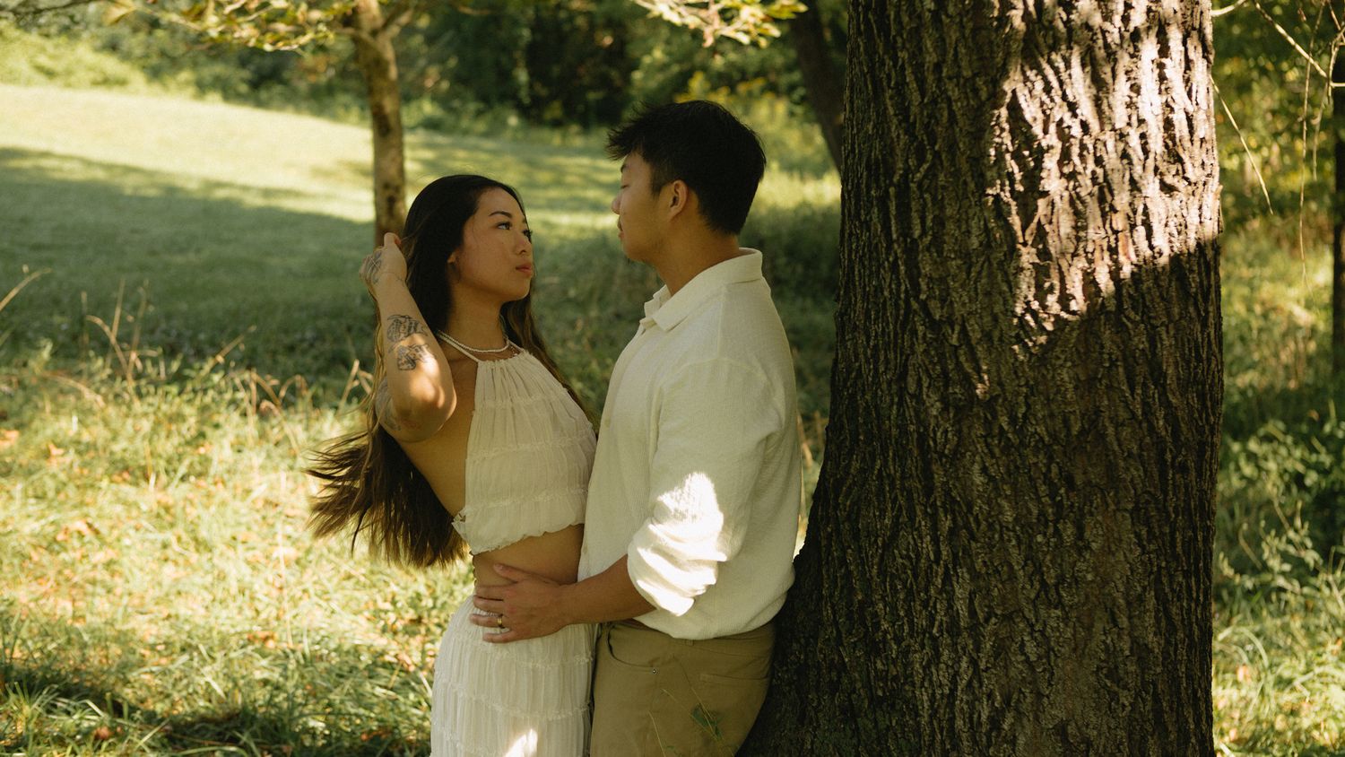 Romantic boho couple photoshoot with a timeless vibe at Historic Locust Grove