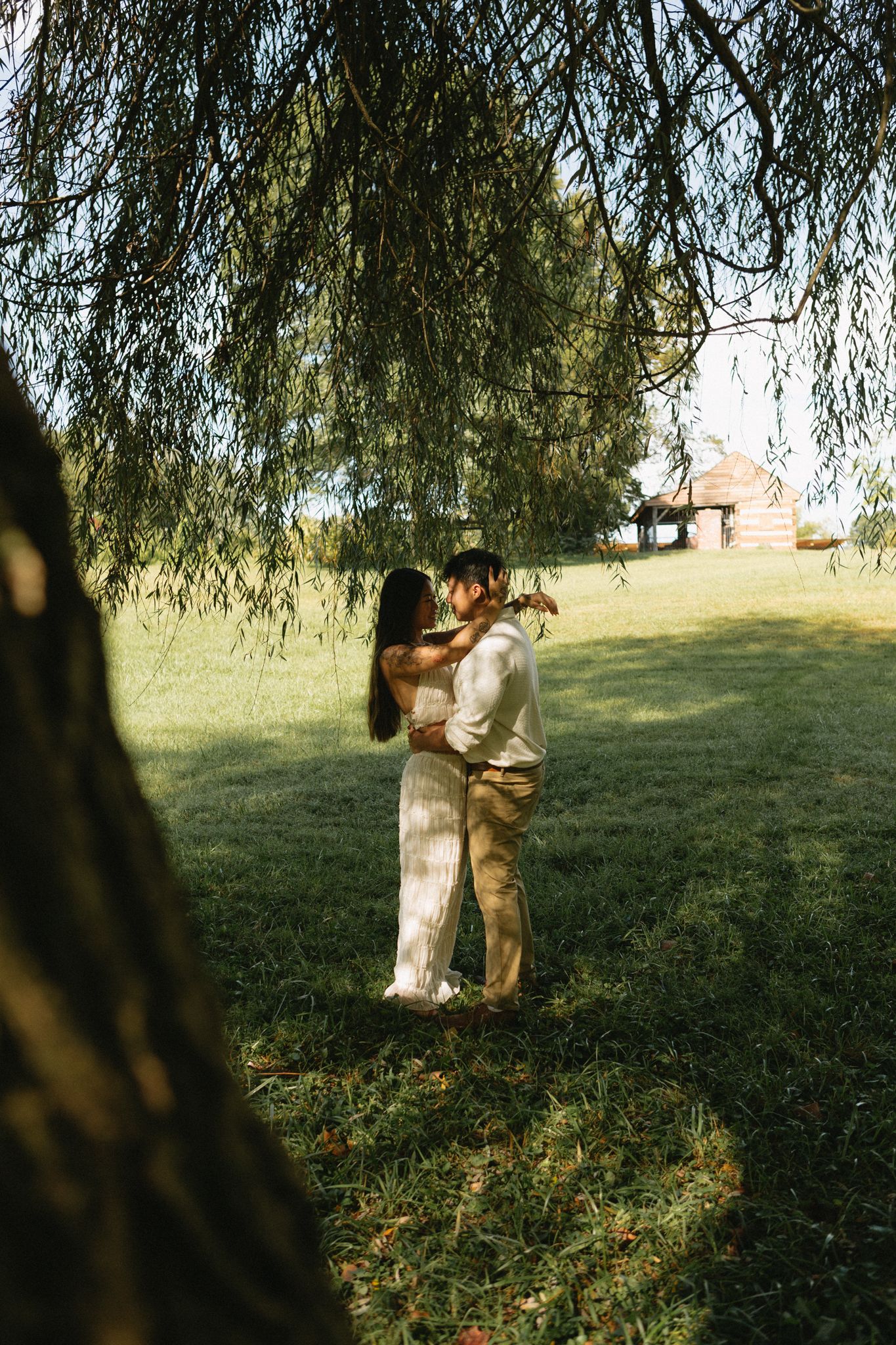 Romantic boho couple photoshoot with a timeless vibe at Historic Locust Grove