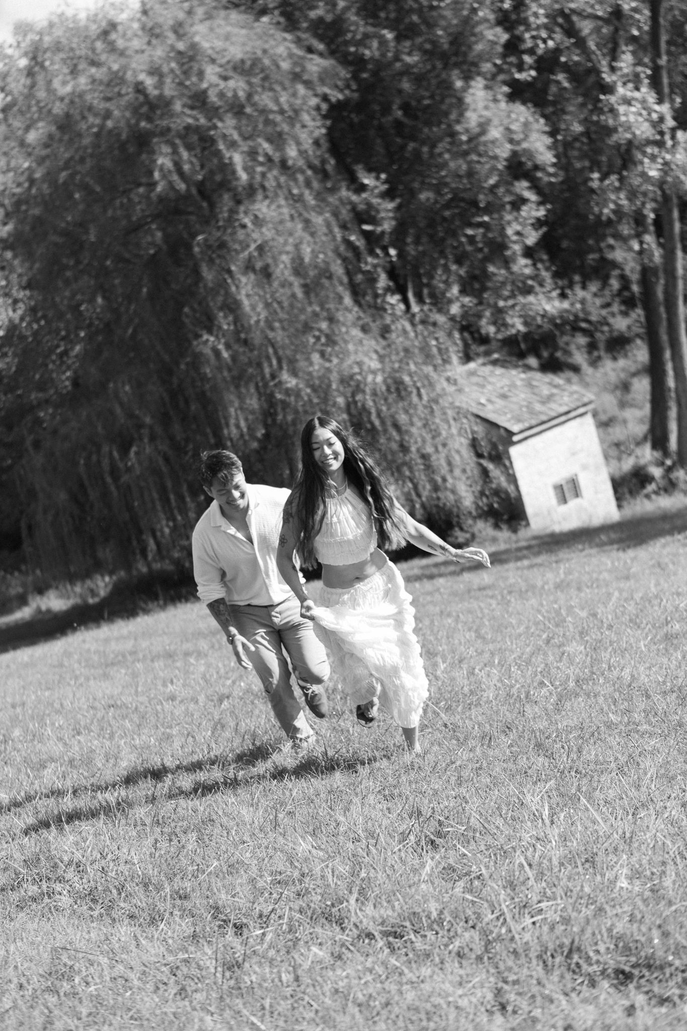 Romantic boho couple photoshoot with a timeless vibe at Historic Locust Grove