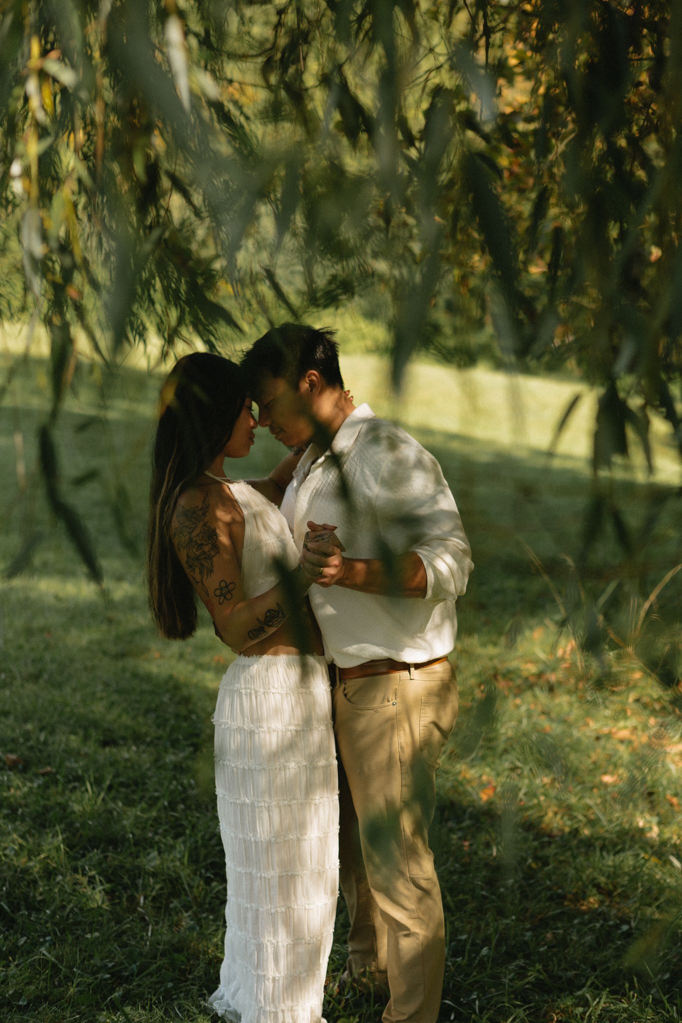 Romantic boho couple photoshoot with a timeless vibe at Historic Locust Grove