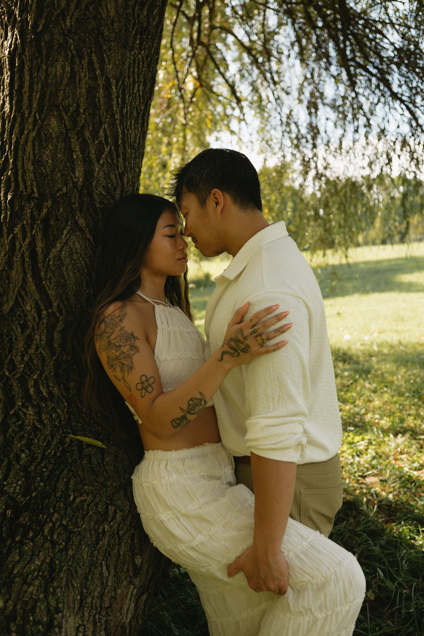 Romantic boho couple photoshoot with a timeless vibe at Historic Locust Grove