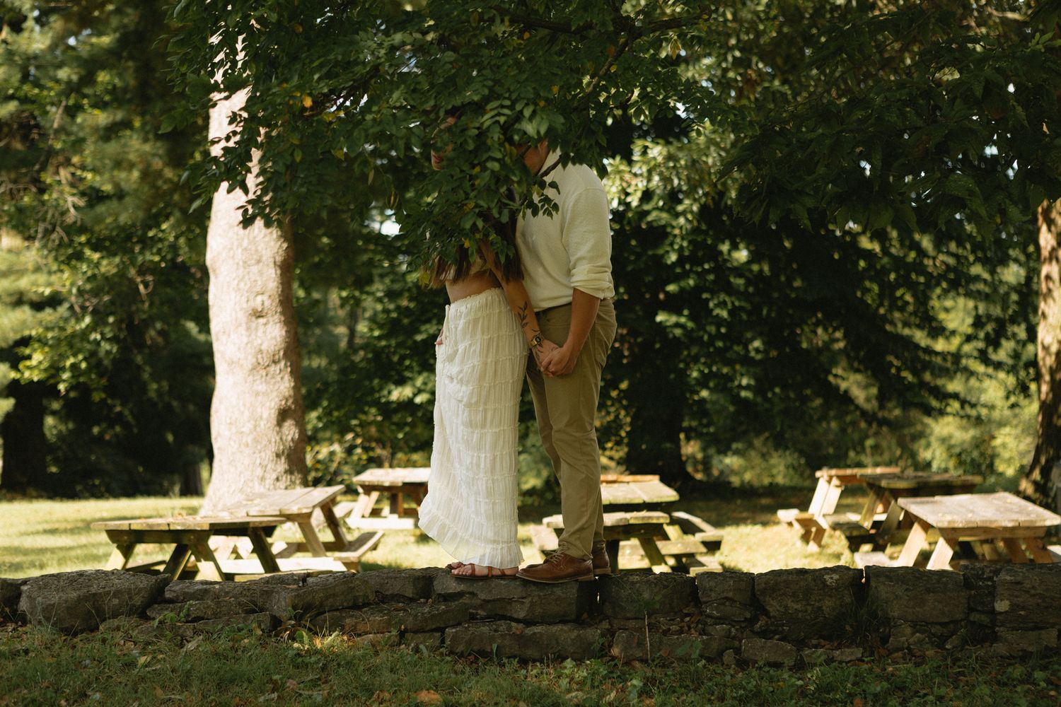 Romantic boho couple photoshoot with a timeless vibe at Historic Locust Grove