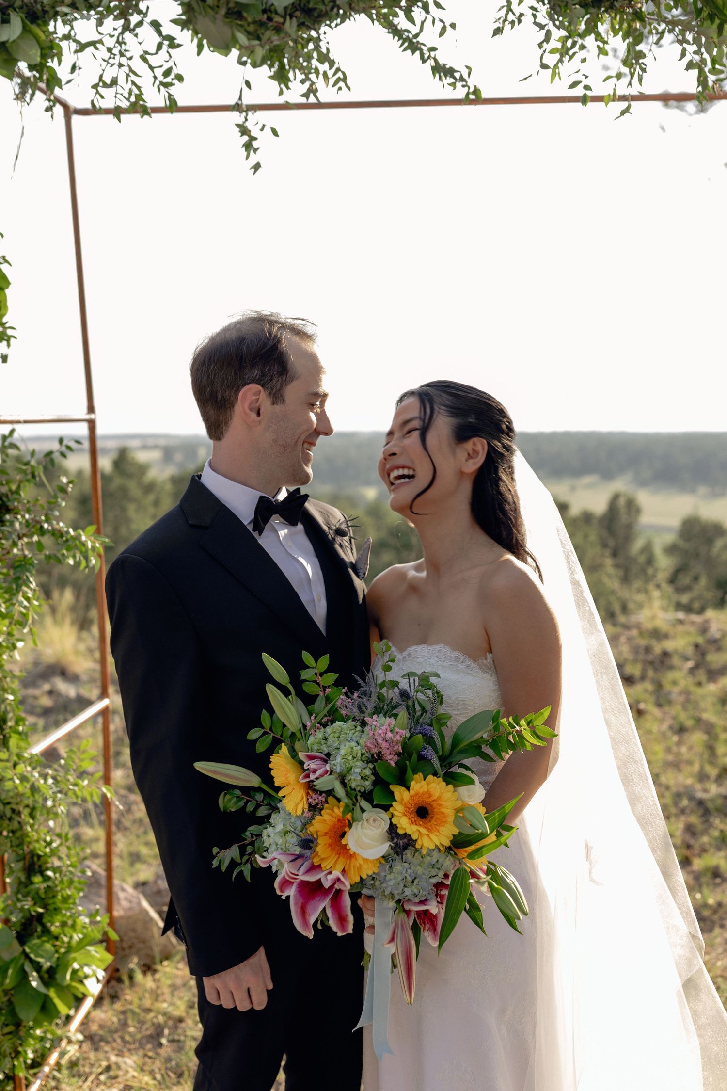 couple laghing haaving fun bouquet wedding
