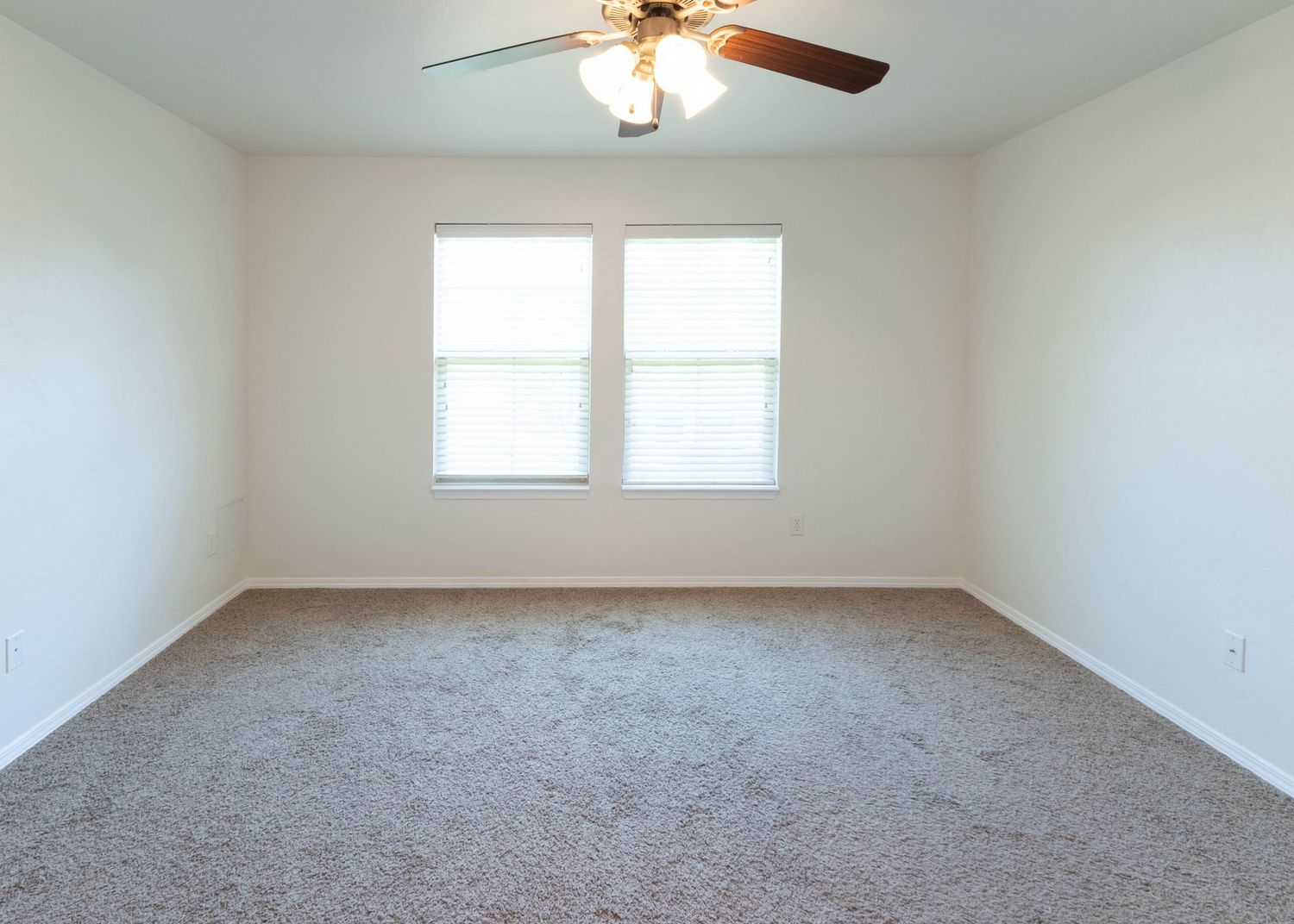 Empty Room Real Estate Photography with Natural Light in Oklahoma City