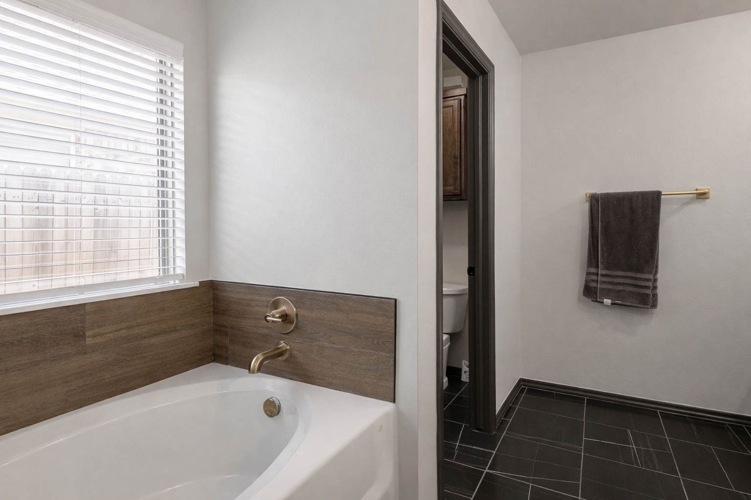 Bathroom Tub and Shower Real Estate Photography with Natural Light in Oklahoma City