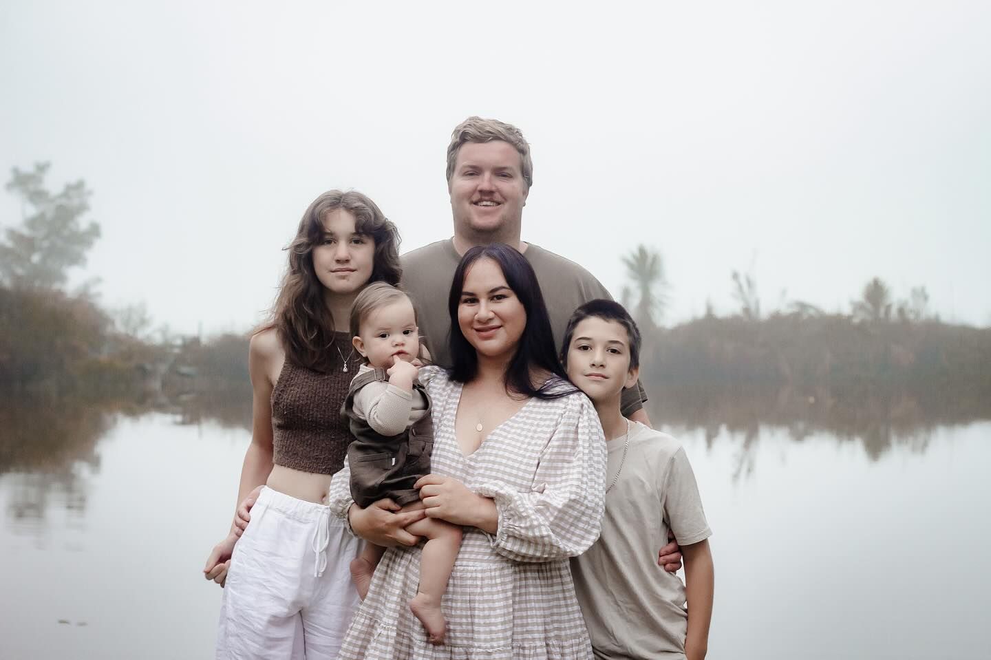 Group shot of a family smiling in whangarei