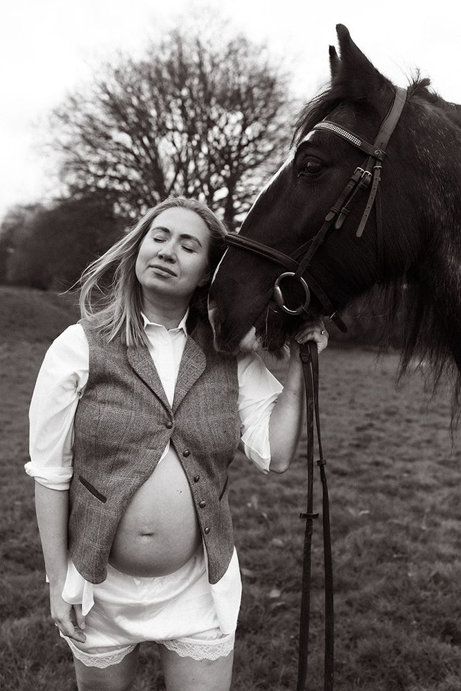 Maternity photoshoot with horse in Manchester