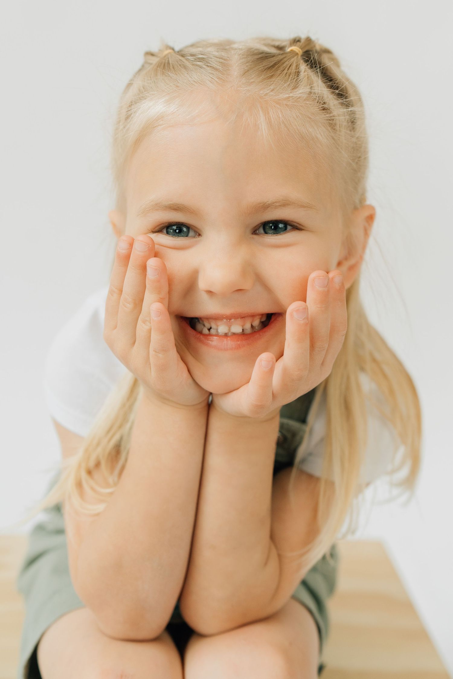 Little girl school portrait session in OKC by Taylor Maze, Edmond & OKC photographer, natural light, true-to-color lifestyle school photos.