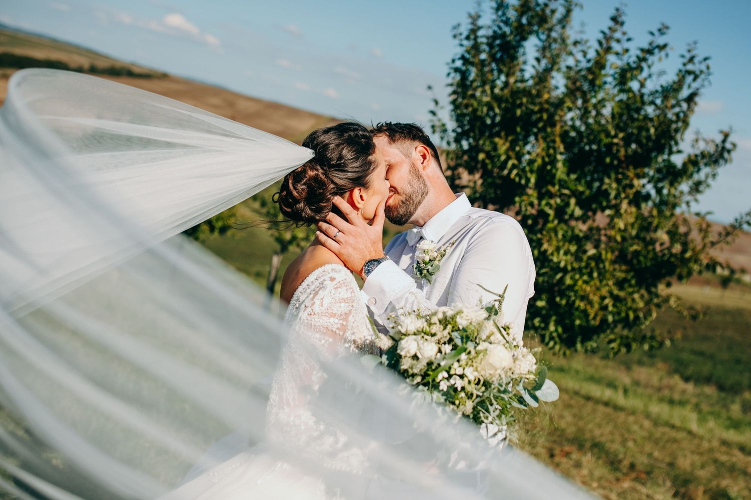 romantická fotografie novomanželů