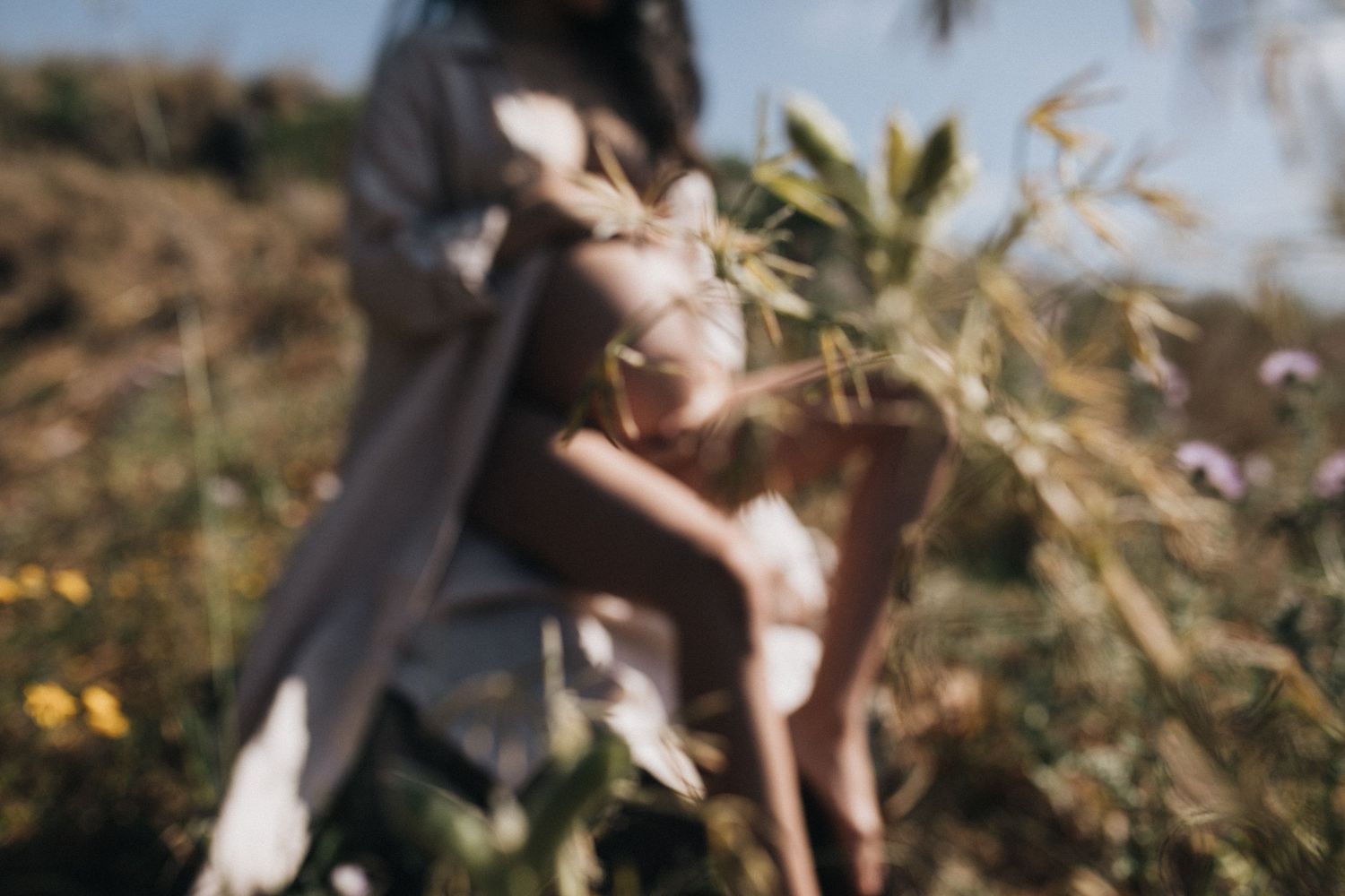 Artistic maternity photography sequence in an outdoor setting with natural lighting.