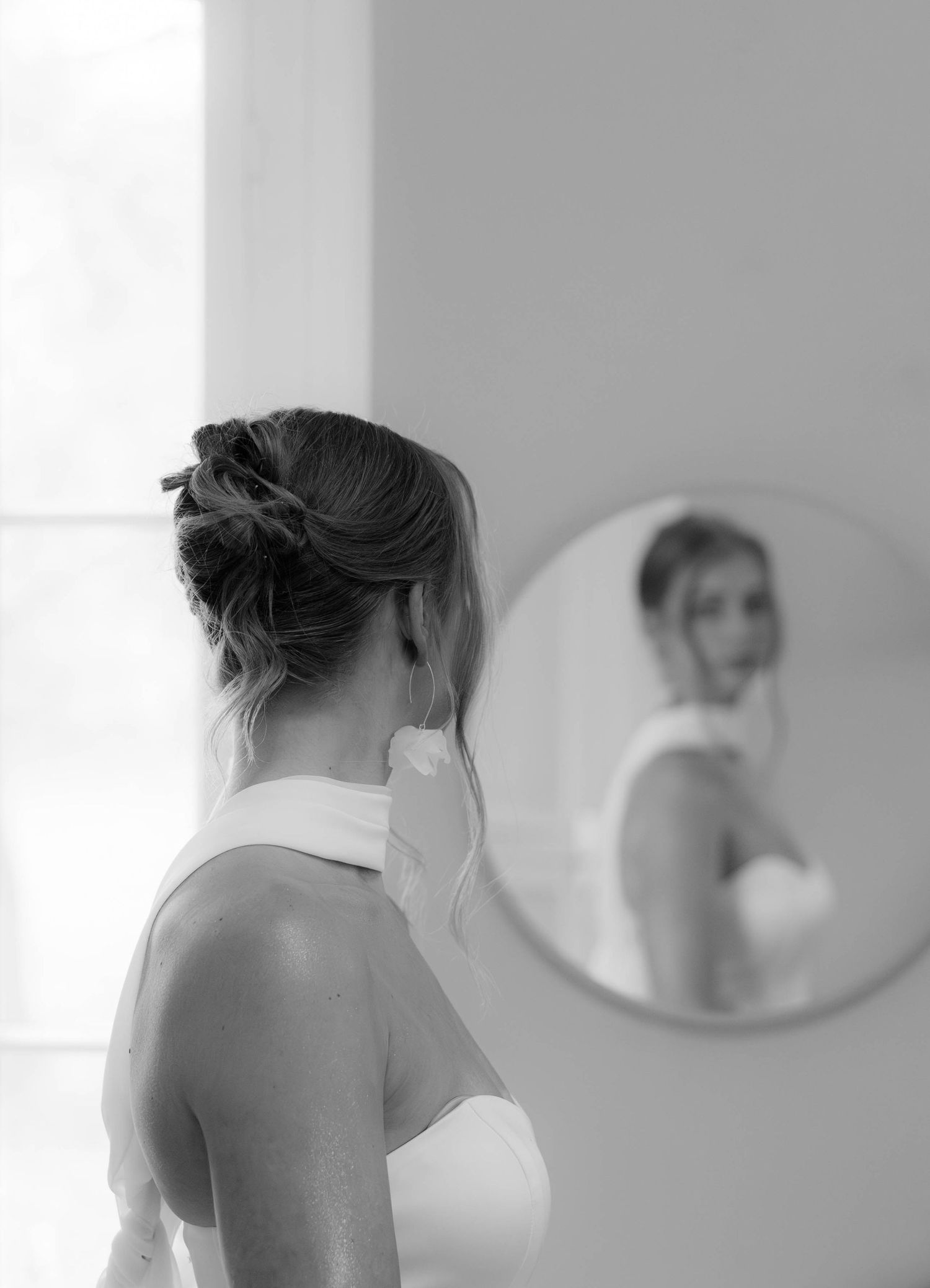 Fine Art Brautportrait im Spiegel, minimalistisches Editorial Shooting nahe Beckum