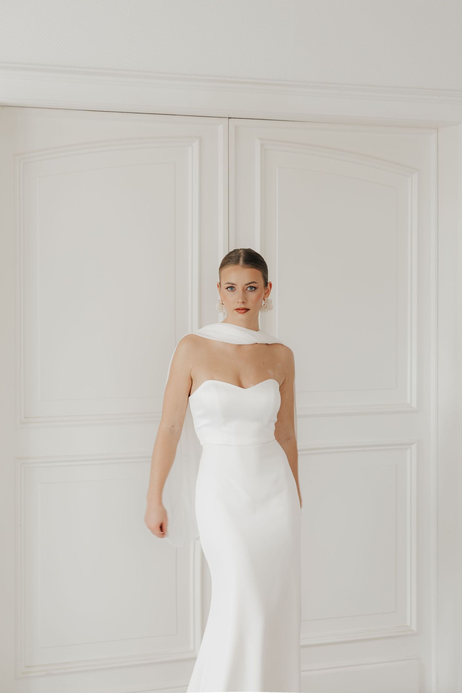 Minimalistisches Braut Editorial mit klaren Linien, moderne Fine Art Hochzeitsfotografie. Münster, Beckum, Gütersloh, Ahlen.