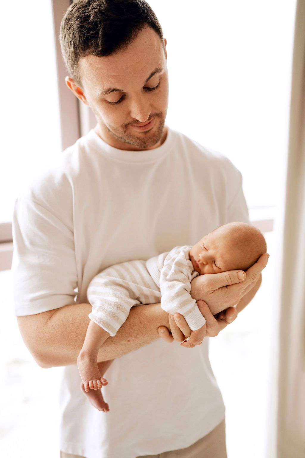 dad and newborn photo