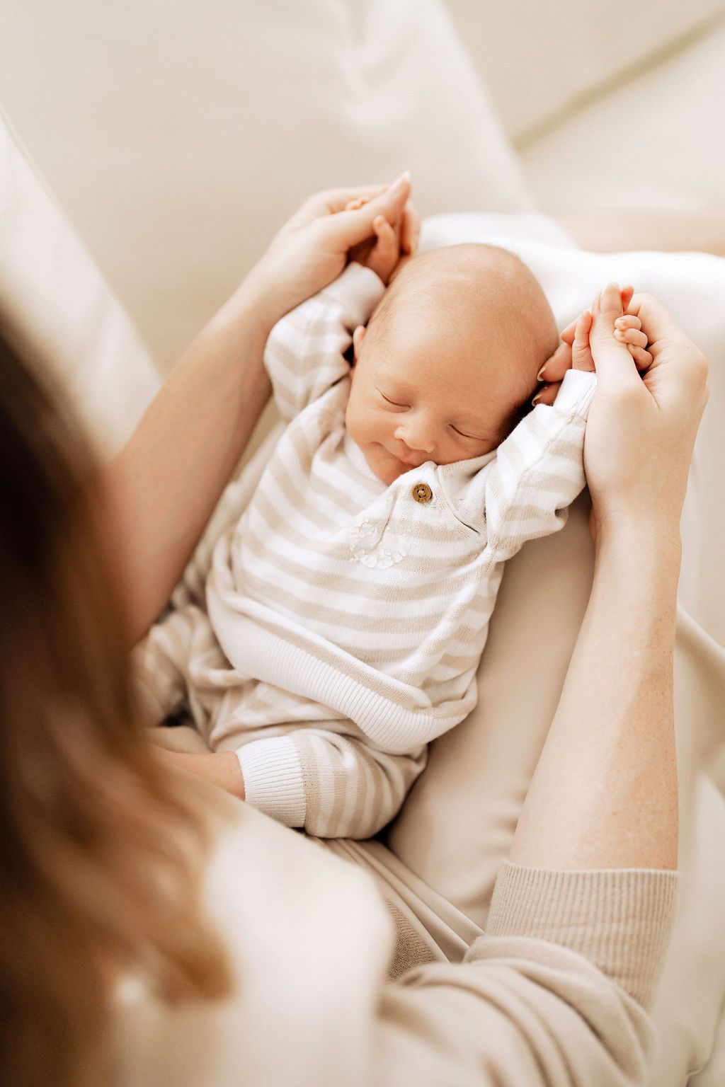 baby stretches newborn shoot cute
