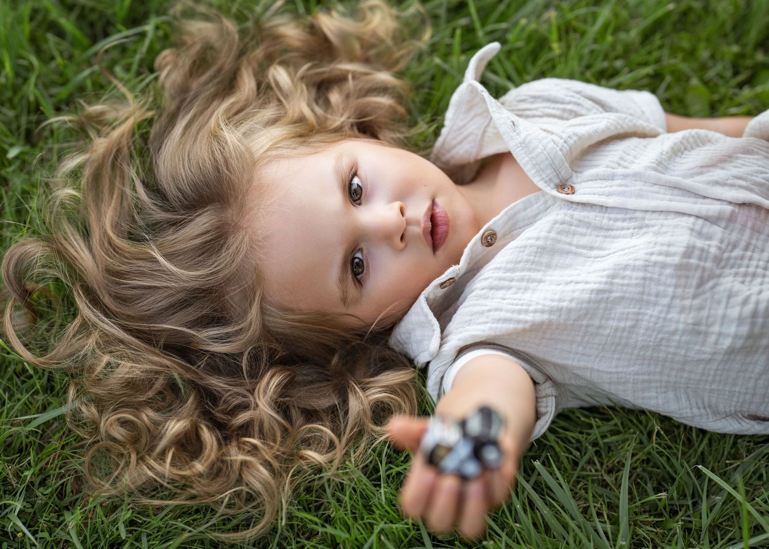 A young child posing during a Mommy & Me session near Wayne, PA.