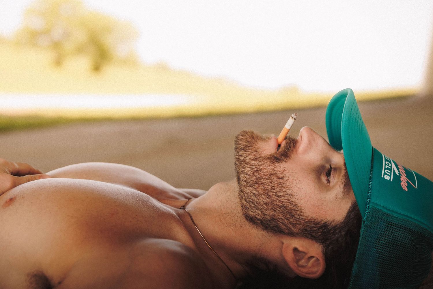 A side profile shots sequence showing athletic technique in sportswear and a green cap.