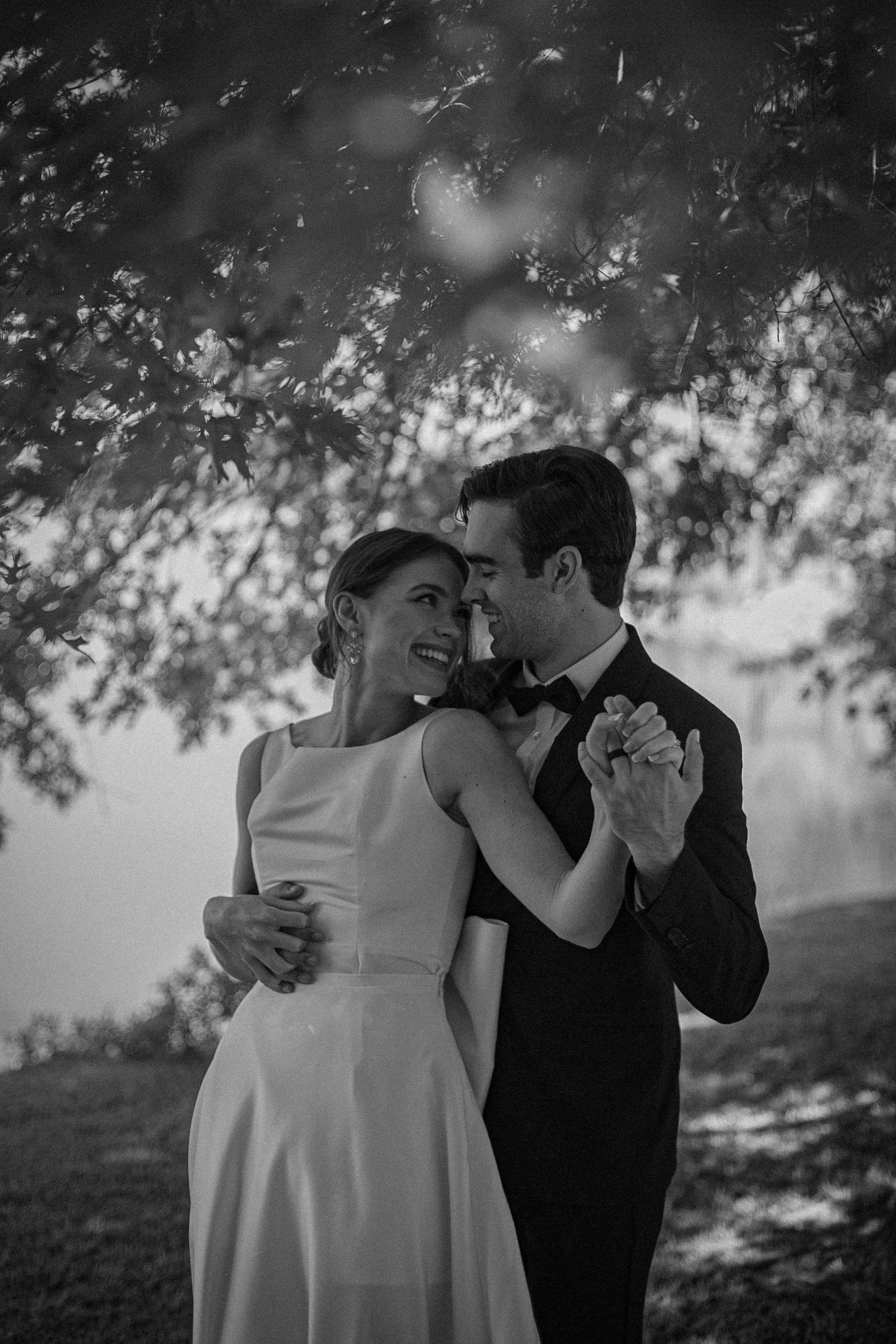A elopement couple under a big tree