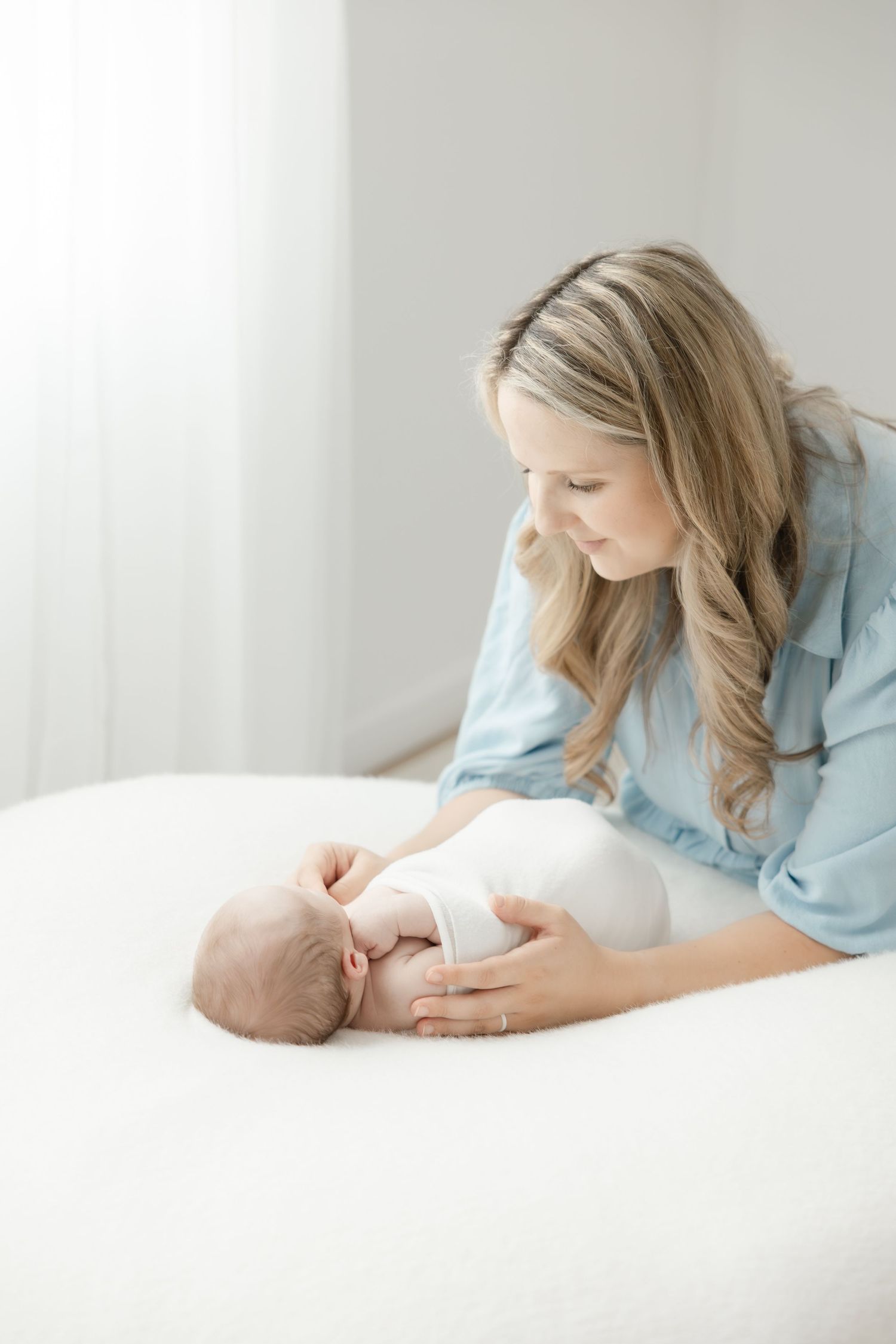 Newborn photography studio in Hendersonville NC capturing soft, timeless newborn portraits in natural light.