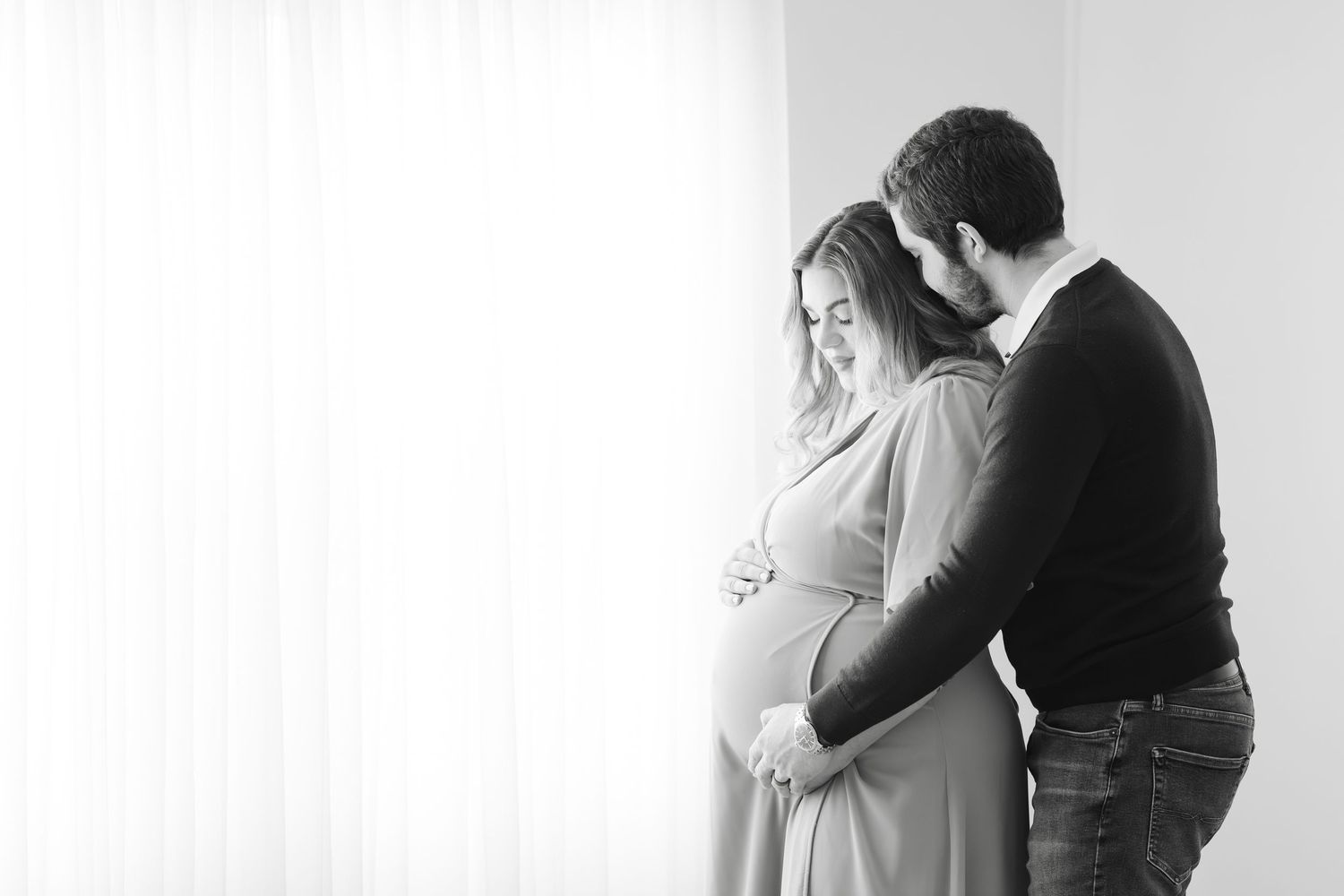 Light and airy maternity photography studio serving Greenville SC and Western North Carolina.