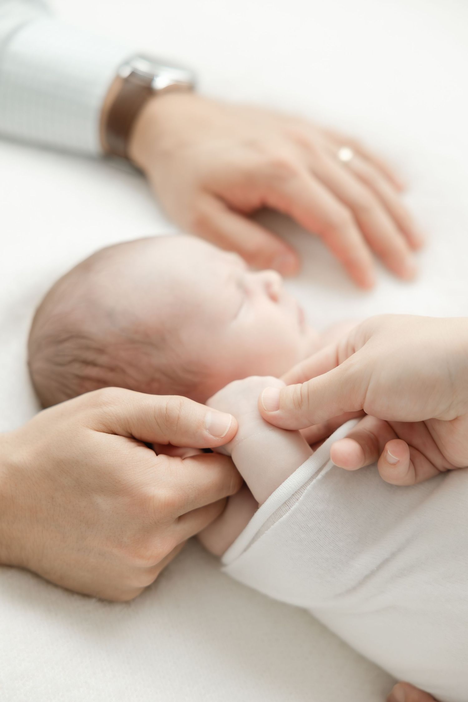 Newborn photography studio in Hendersonville NC capturing soft, timeless newborn portraits in natural light.