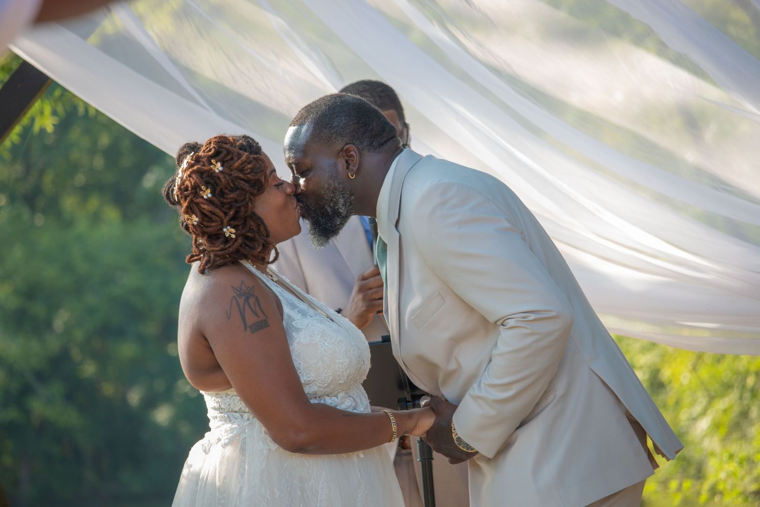 Wedding - Kiss