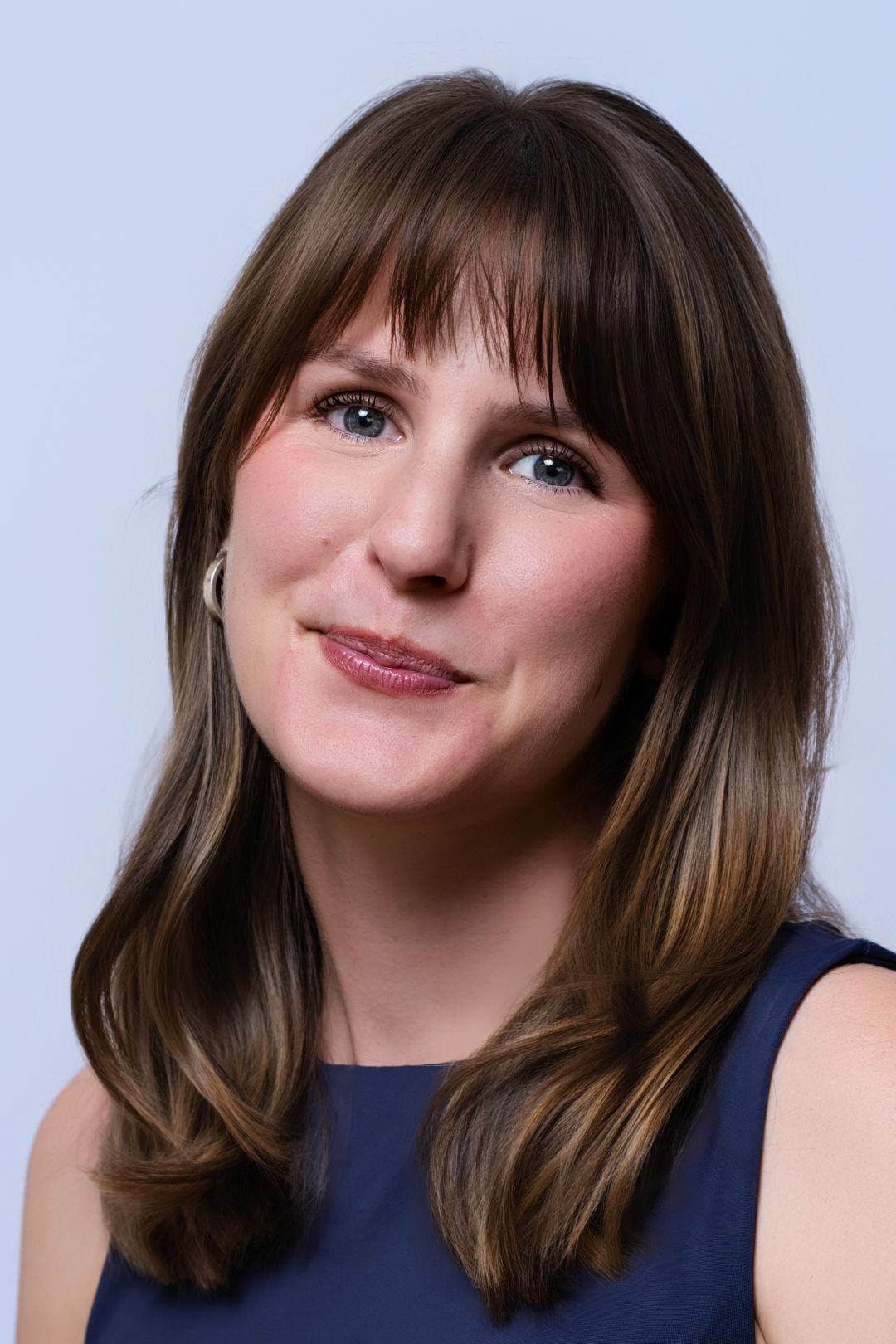 Portrait professionnel femme headshot gris sourire naturel Lausanne - Professional women headshot grey natural smile Lausanne