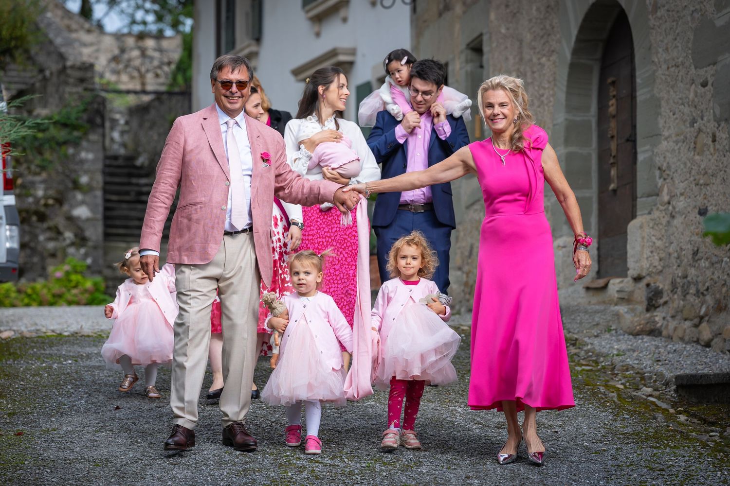 Famille mariage groupe coloré cérémonie Suisse romande - Colourful wedding family group ceremony French Switzerland
