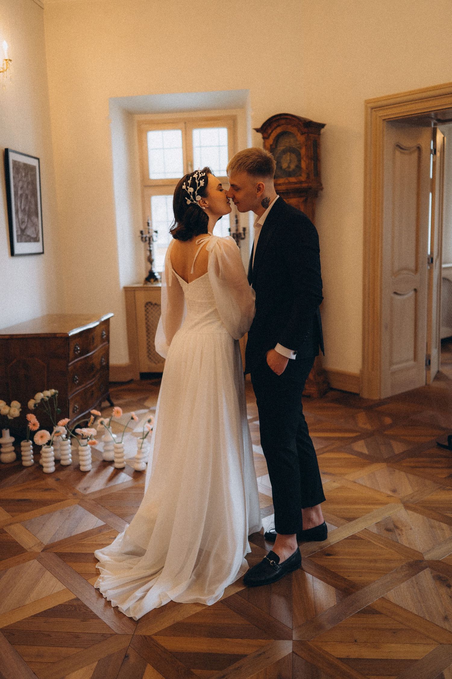 Bride and groom in an elegant vintage-style interior during a luxury wedding photoshoot in Tenerife.