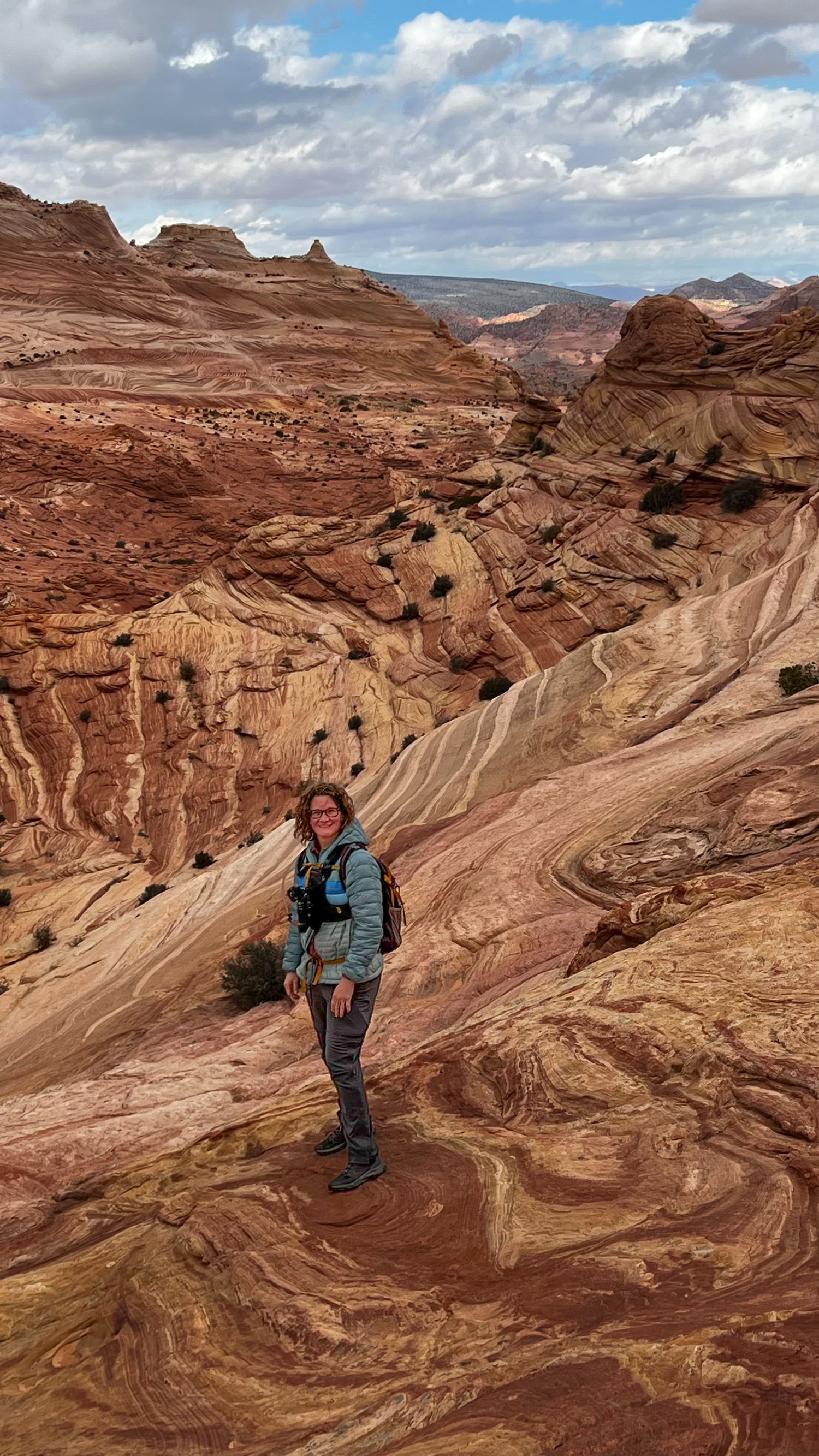The Wave hike photographer Jenny Casad in colorful sandstone in southwestern Utah/Page, Arizona