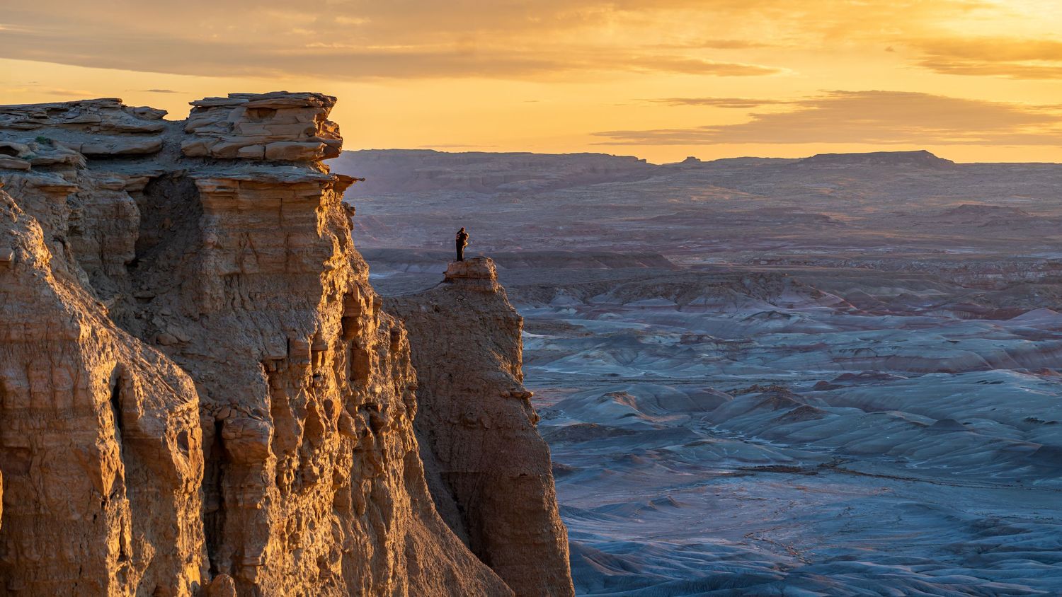 Hanksville Swing Arm City photography desert hills sunset photographer Jenny Casad Moonscape Overlook