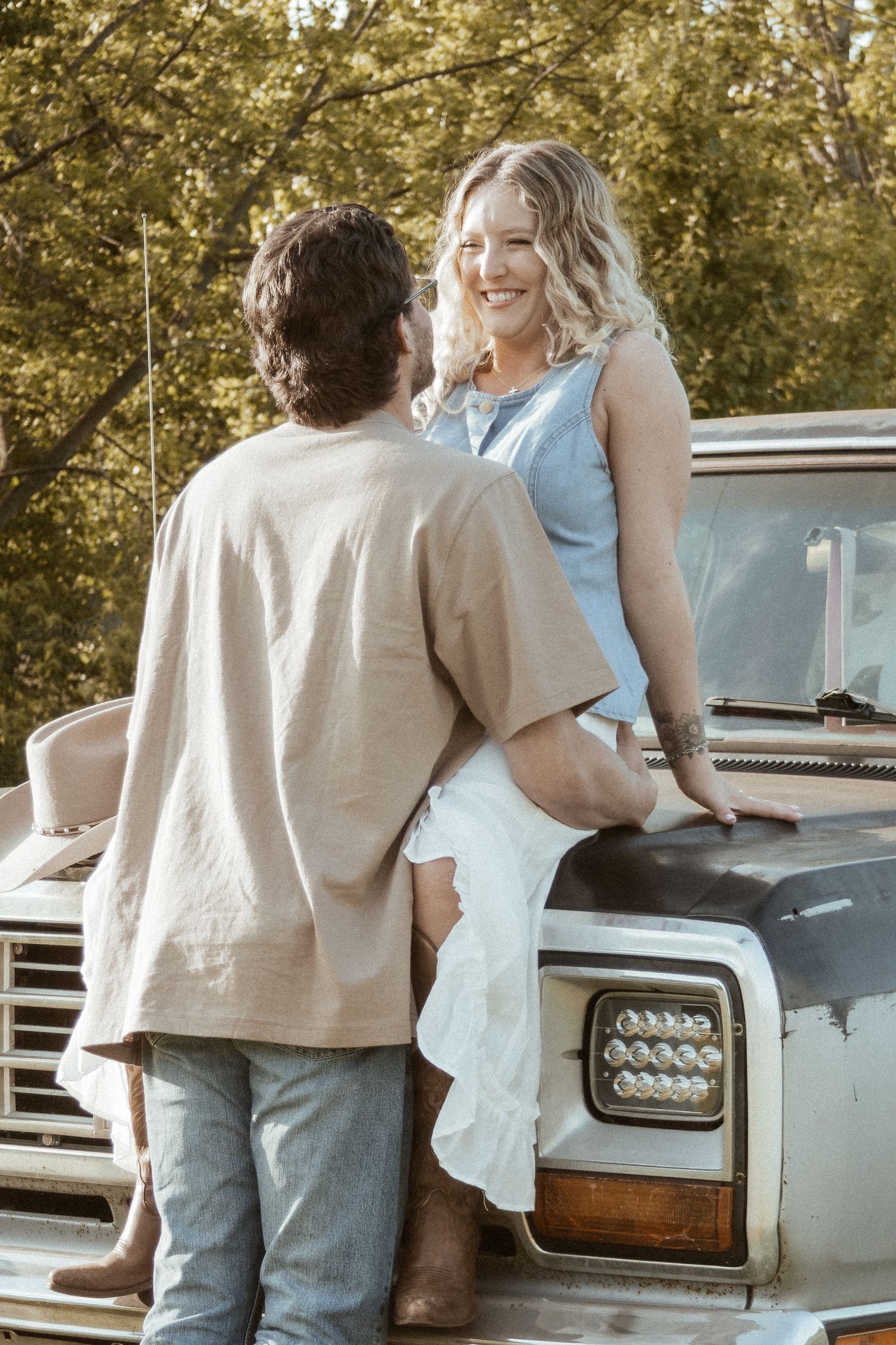 Cook Creative Photography serves Columbus, Ohio and beyond.  Couples session