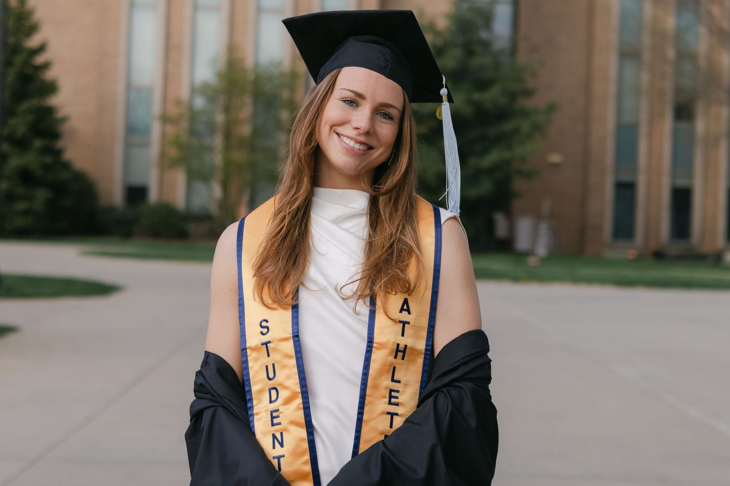 Cook Creative Photography serves Columbus, Ohio and beyond.  Graduation portraits
