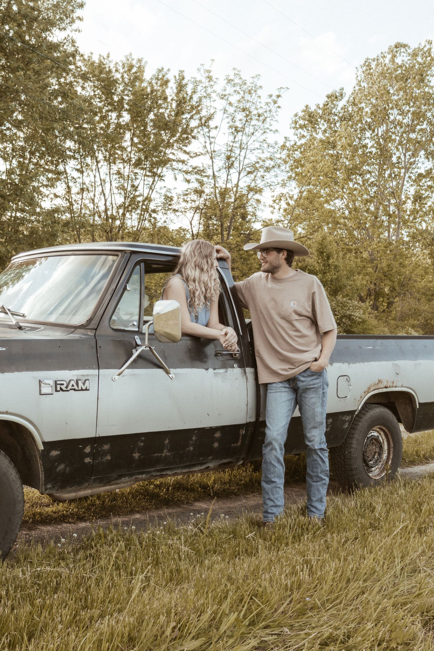 Cook Creative Photography serves Columbus, Ohio and beyond.  Couples session