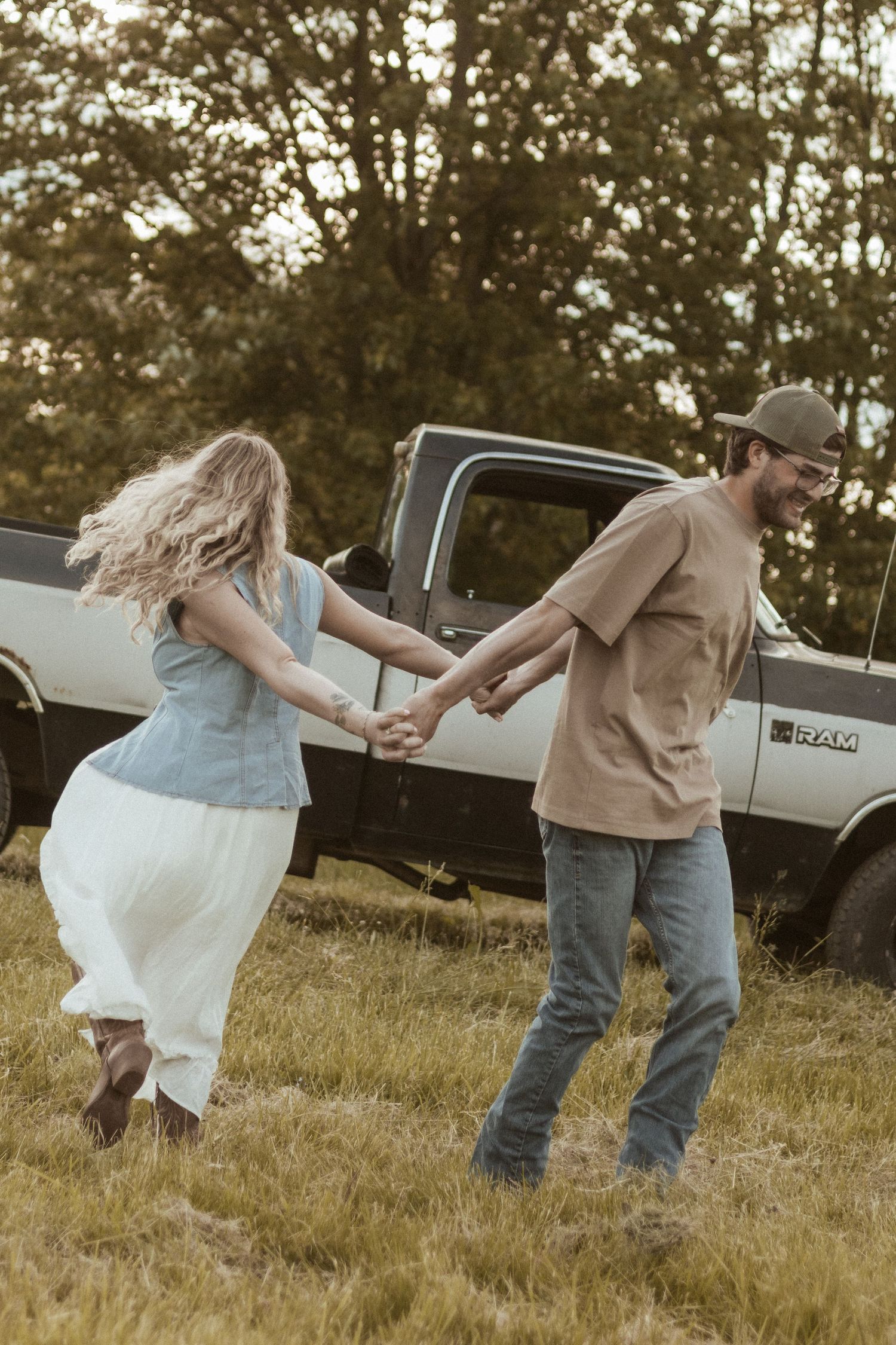 Cook Creative Photography serves Columbus, Ohio and beyond.  Couples session
